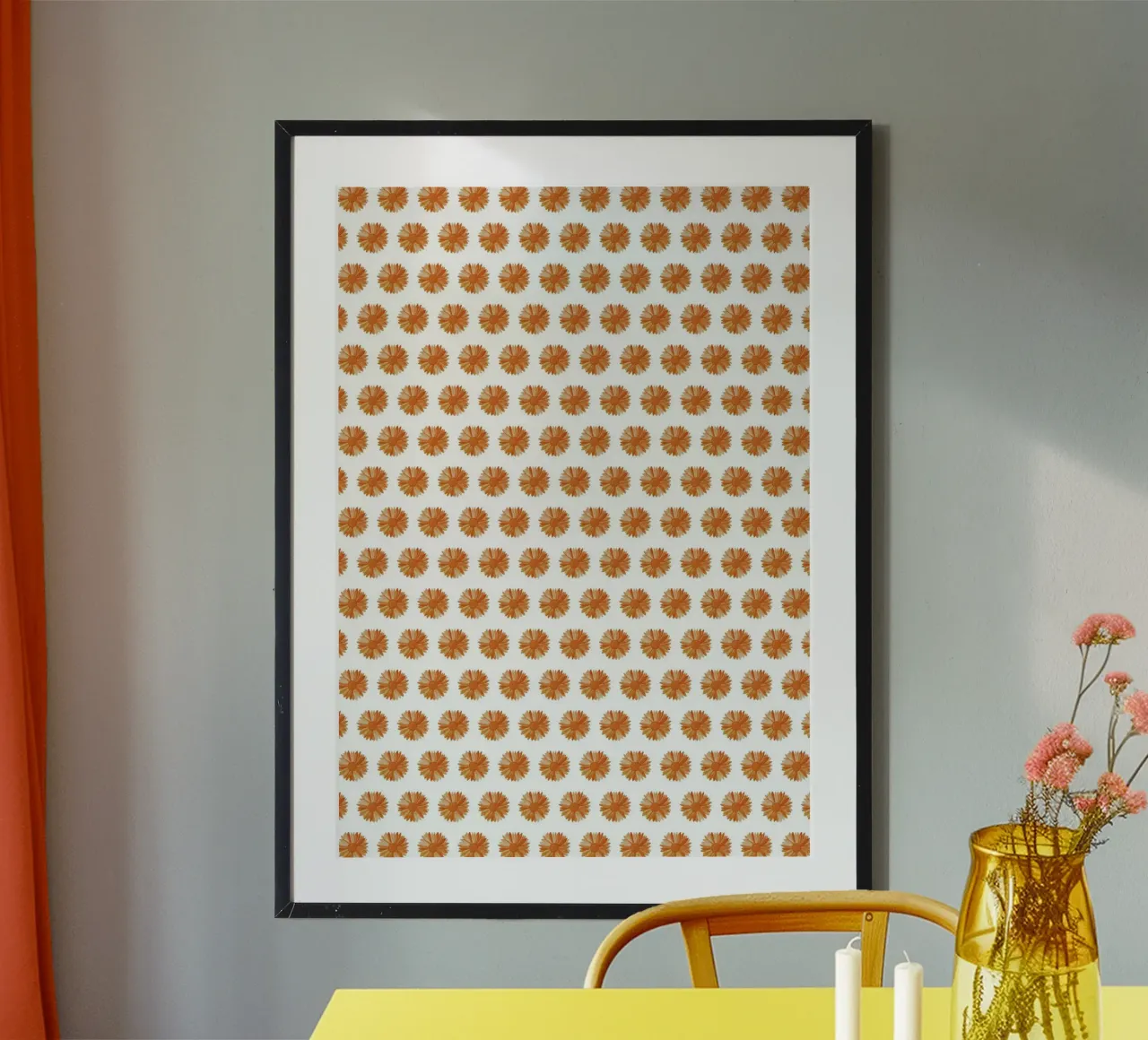 Orange Flower Pattern poster con telaio in alluminio da kathrinmay