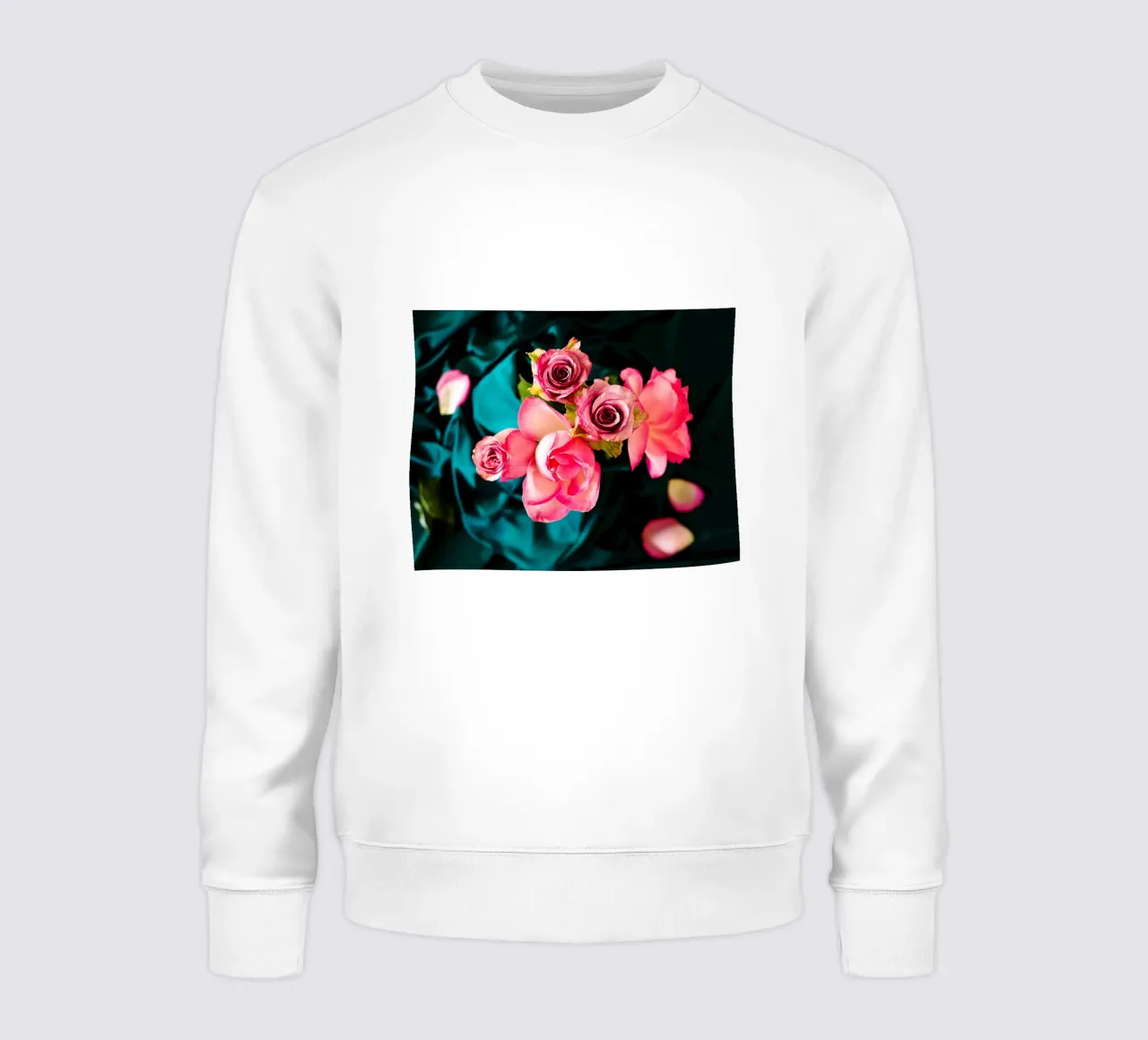 Rozen in fluwelen schaduwen - Kunstdruk sweatshirt van jay