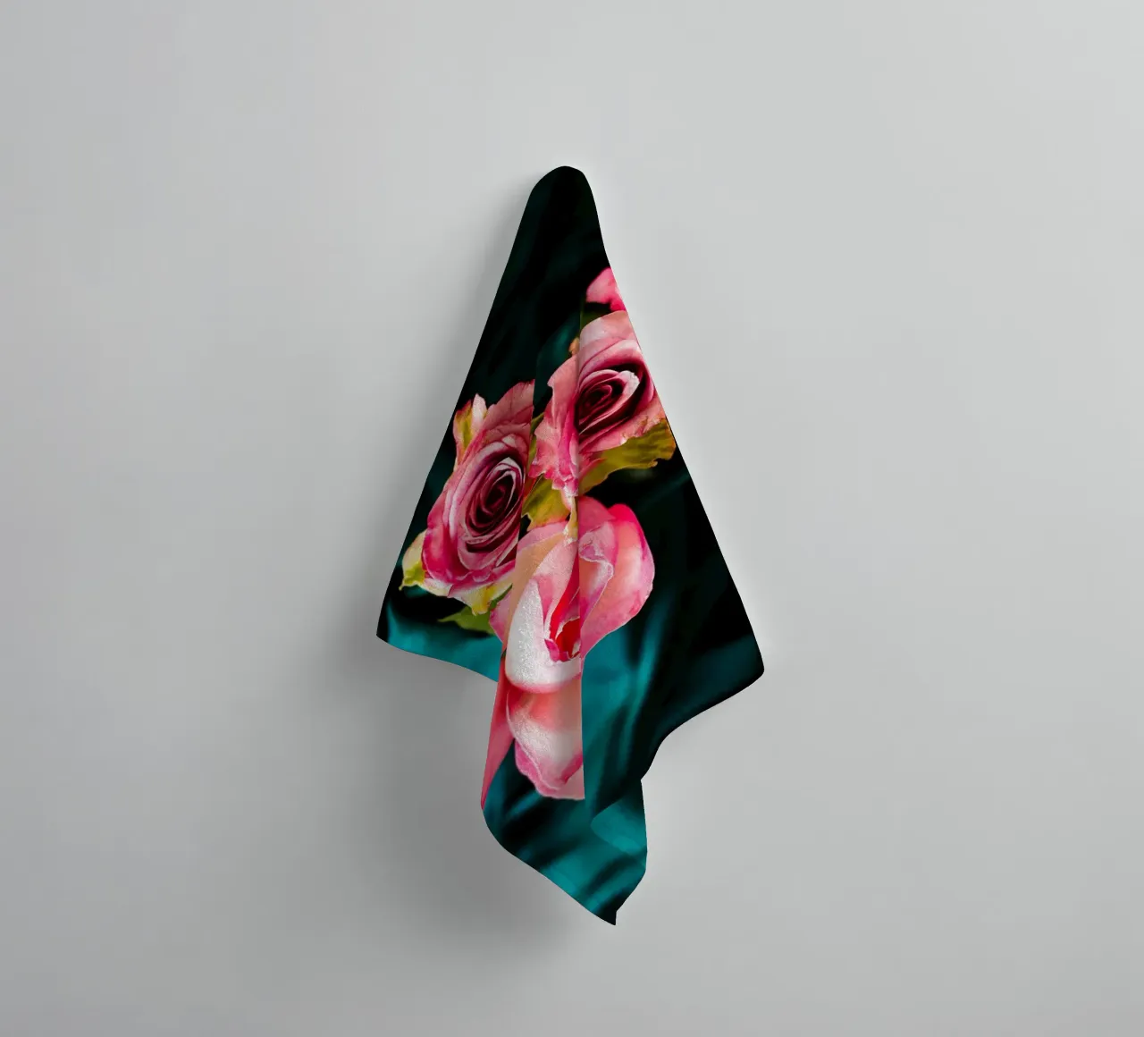Rozen in fluwelen schaduwen - Kunstdruk badhanddoek van jay