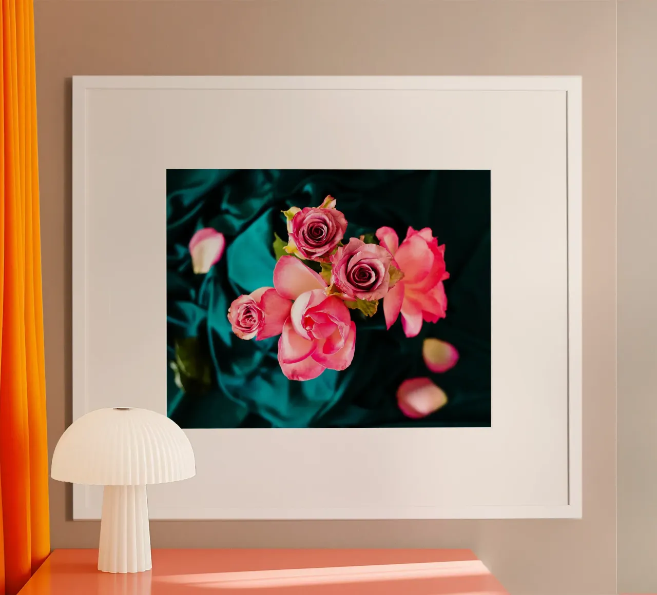 Rozen in fluwelen schaduwen - Kunstdruk poster met kunststof frame van jay