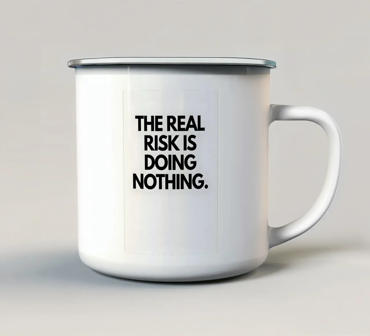 "The real risk doing nothing" tazza in smalto da Type & Tape