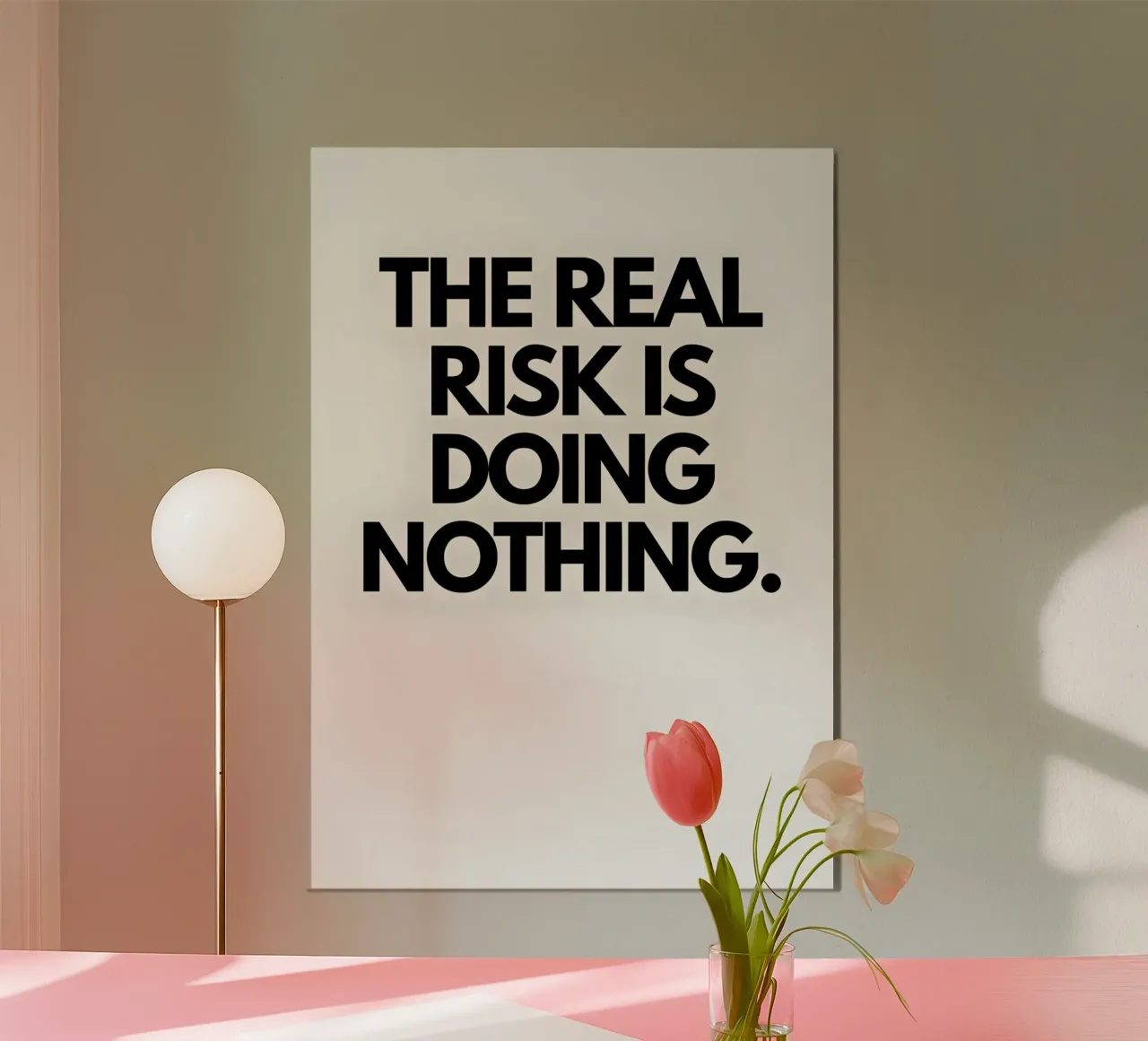 "The real risk doing nothing" poster con telaio in plastica da Type & Tape