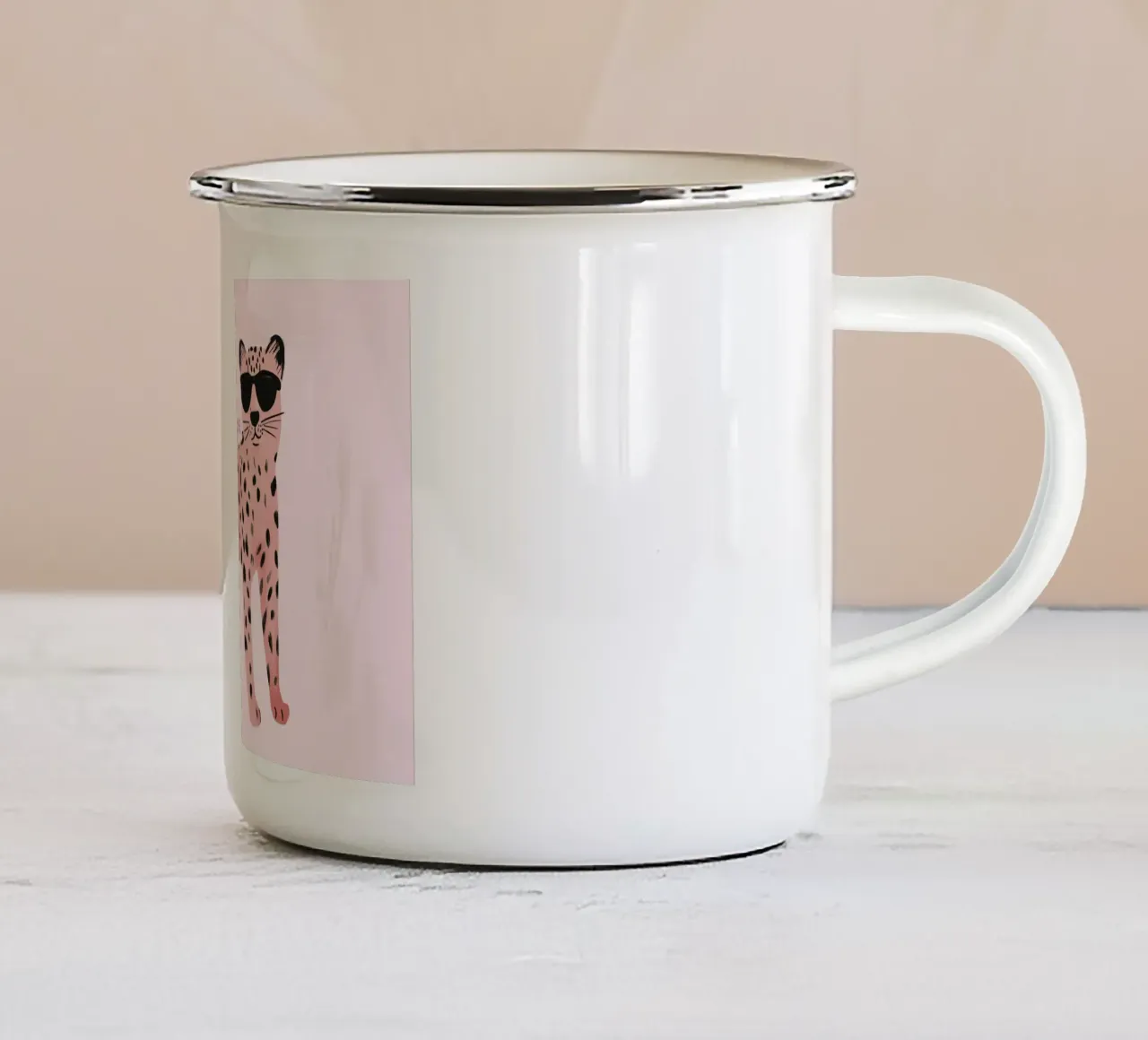 Strike a Pose Rosa Leopard Kunstdruck Emaille Tasse von vintagepod