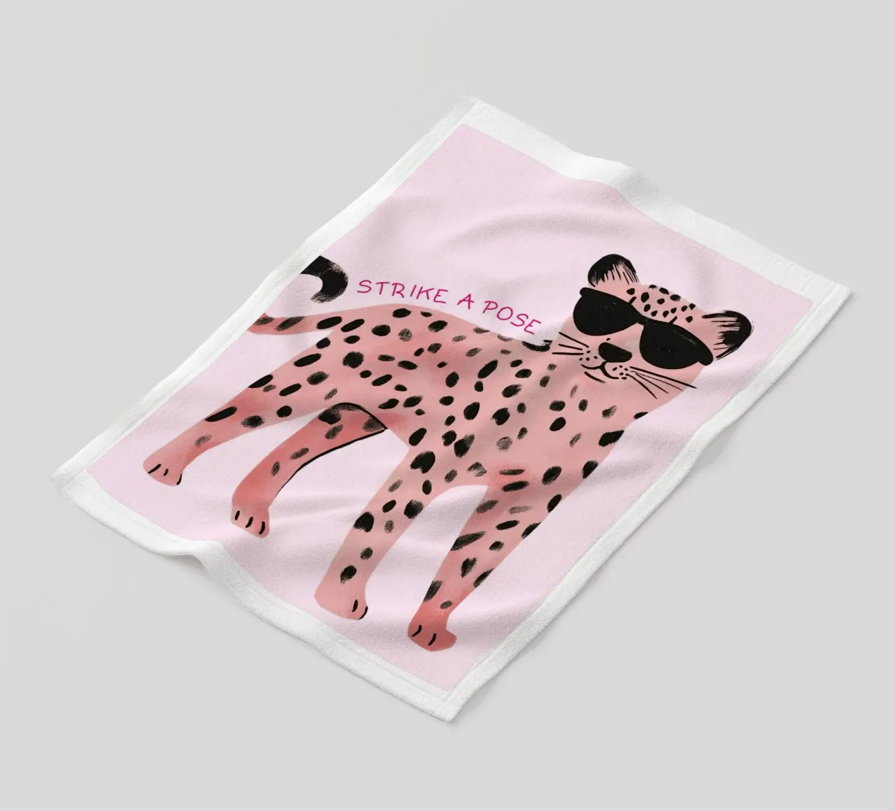 Strike a Pose Rosa Leopard Kunstdruck Fleecedecke von vintagepod