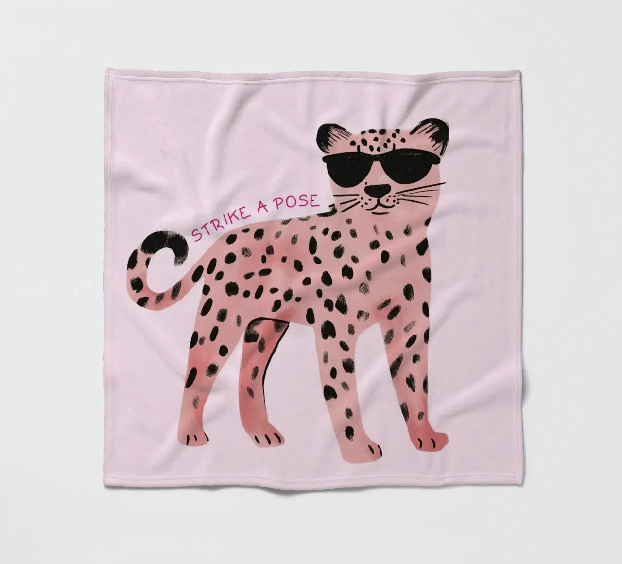 Strike a Pose Rosa Leopard Kunstdruck Fleecedecke von vintagepod