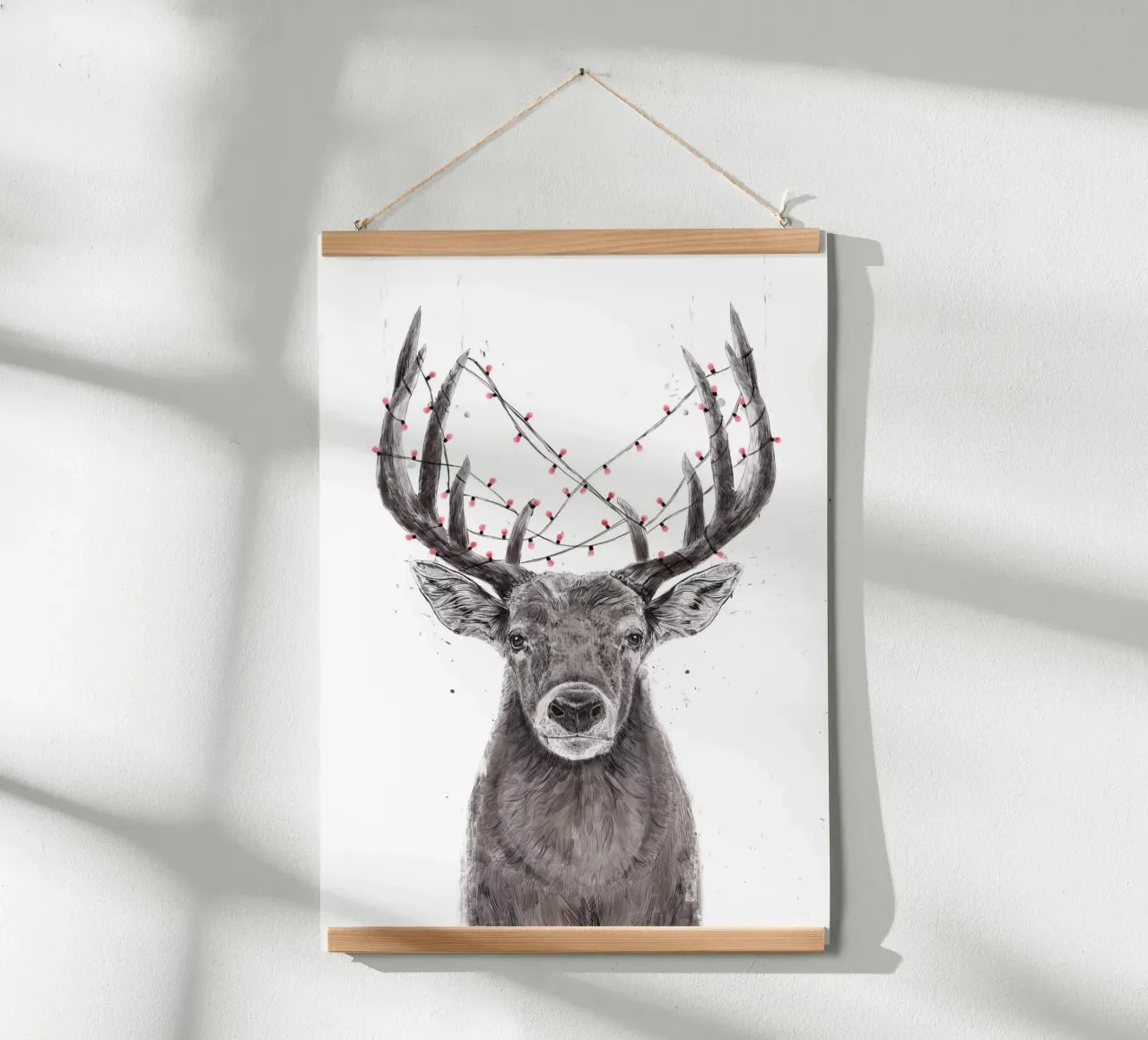 Xmas deer poster con telaio in alluminio da Balazs Solti
