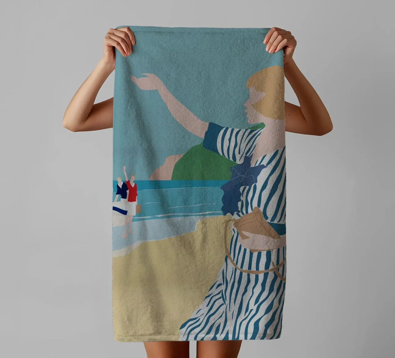 Am Strand im frühen 20. Jahrhundert Handtuch von LaylaOzPortraits