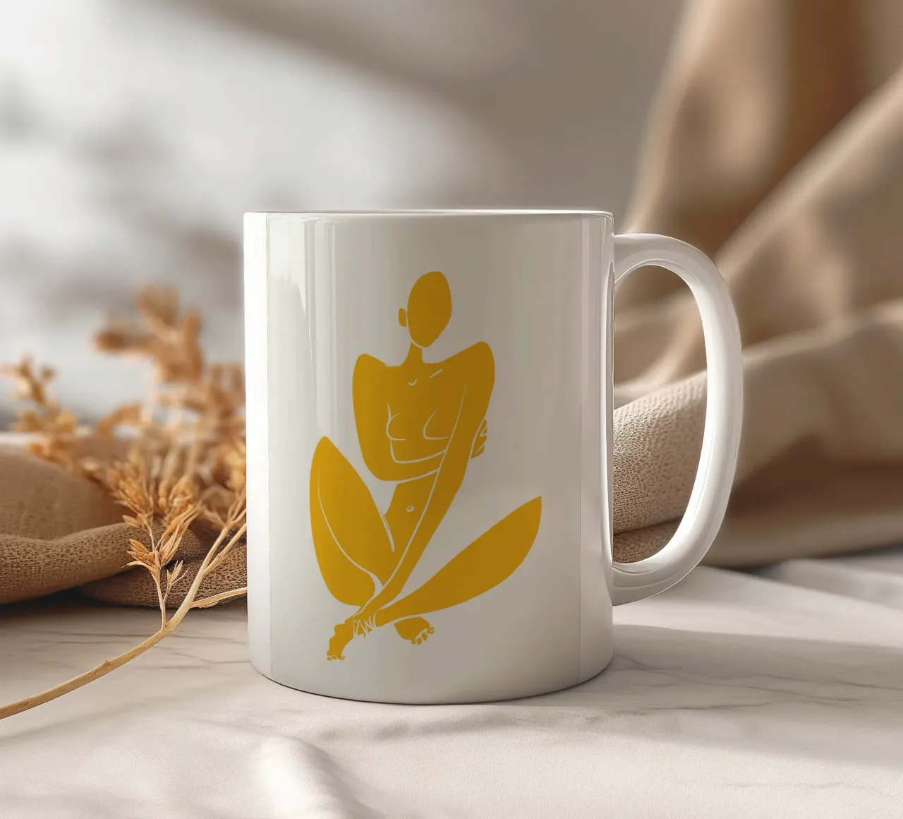 Nudo in giallo tazza in ceramica da Little Dean