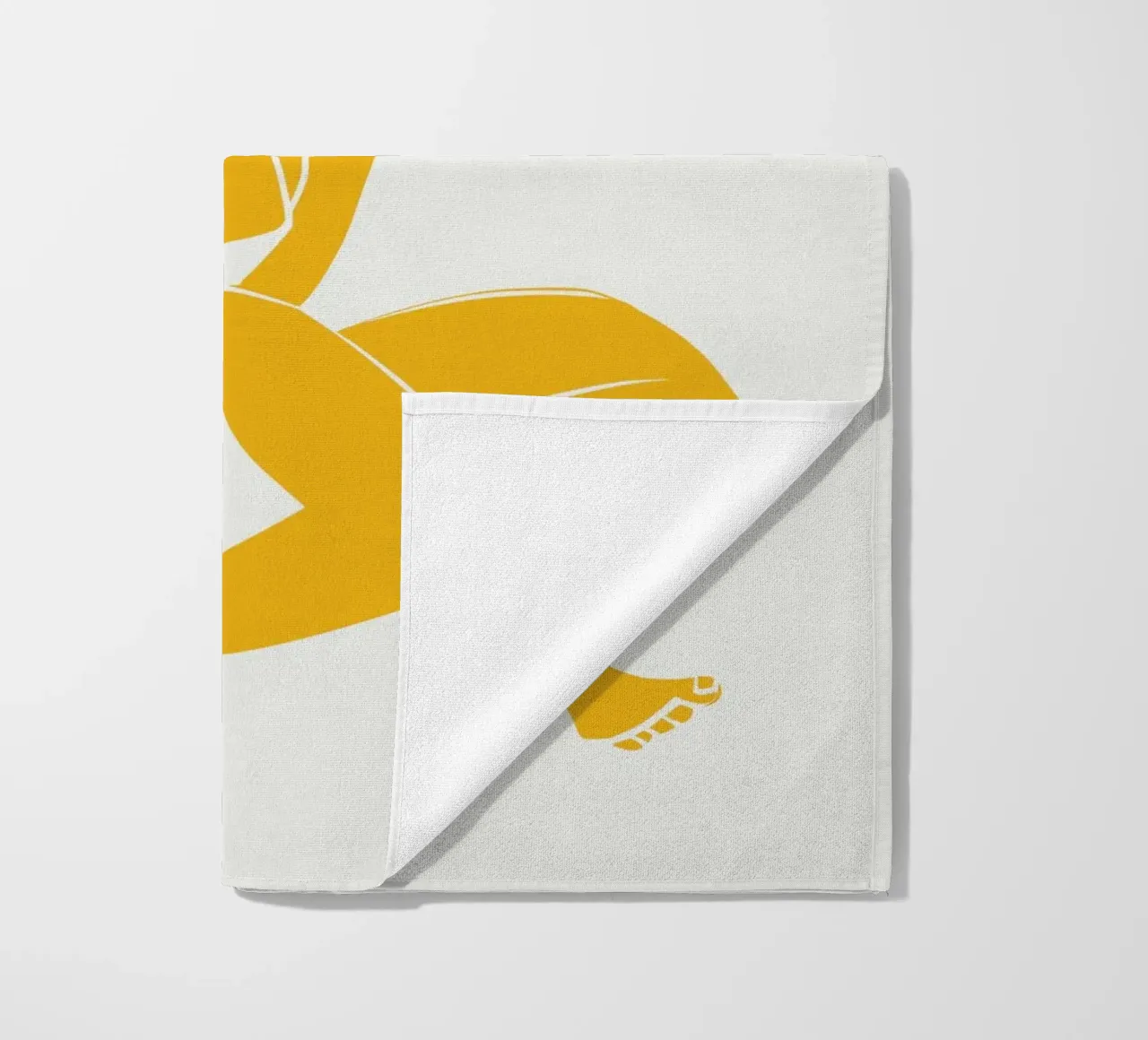 Nudo su giallo 02 telo mare da Little Dean