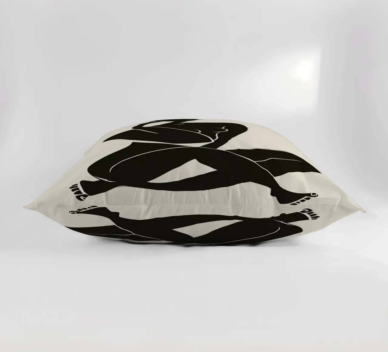 Nudo in nero 02 cuscino da Little Dean
