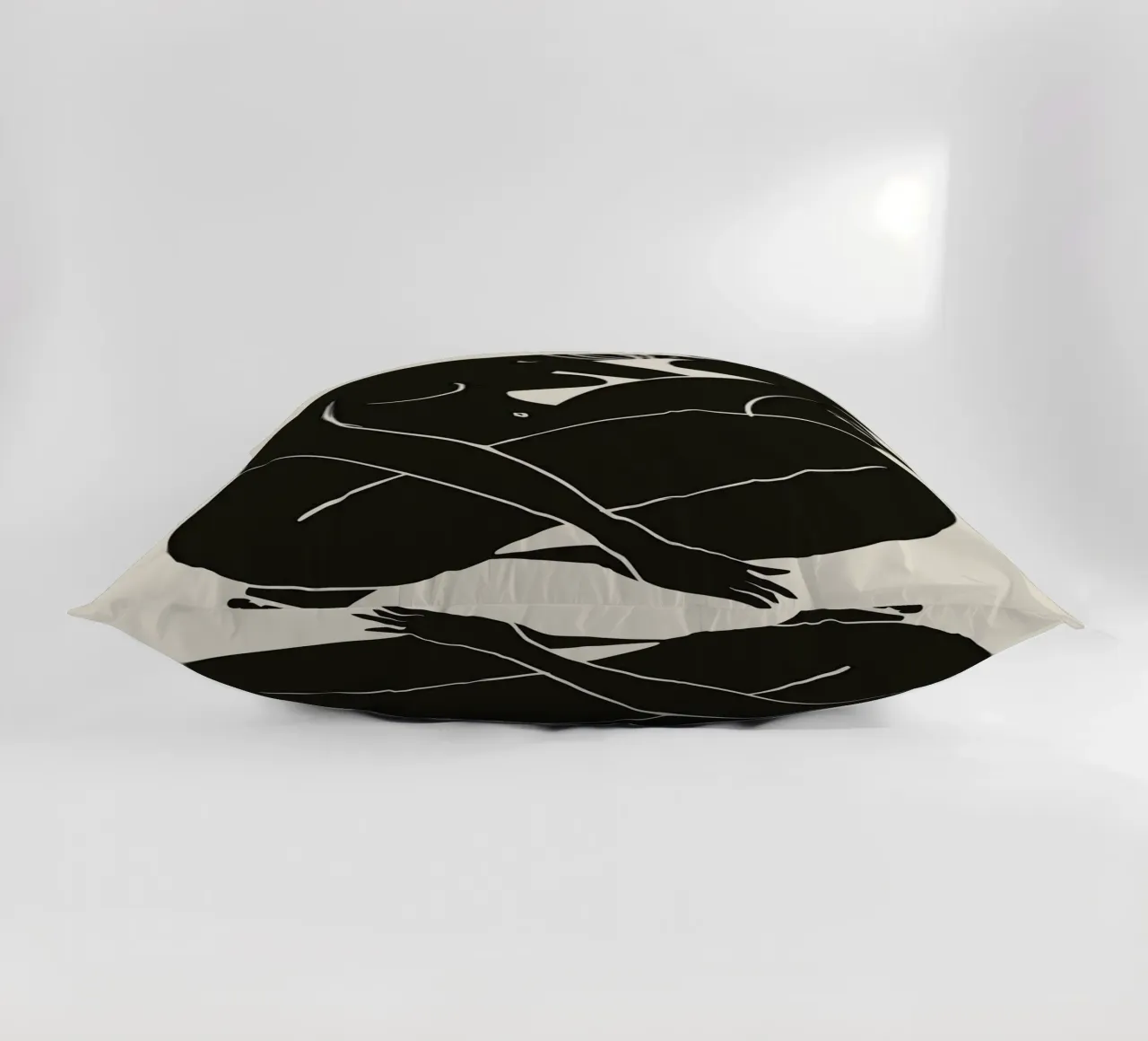 Nudo in nero 03 cuscino da Little Dean