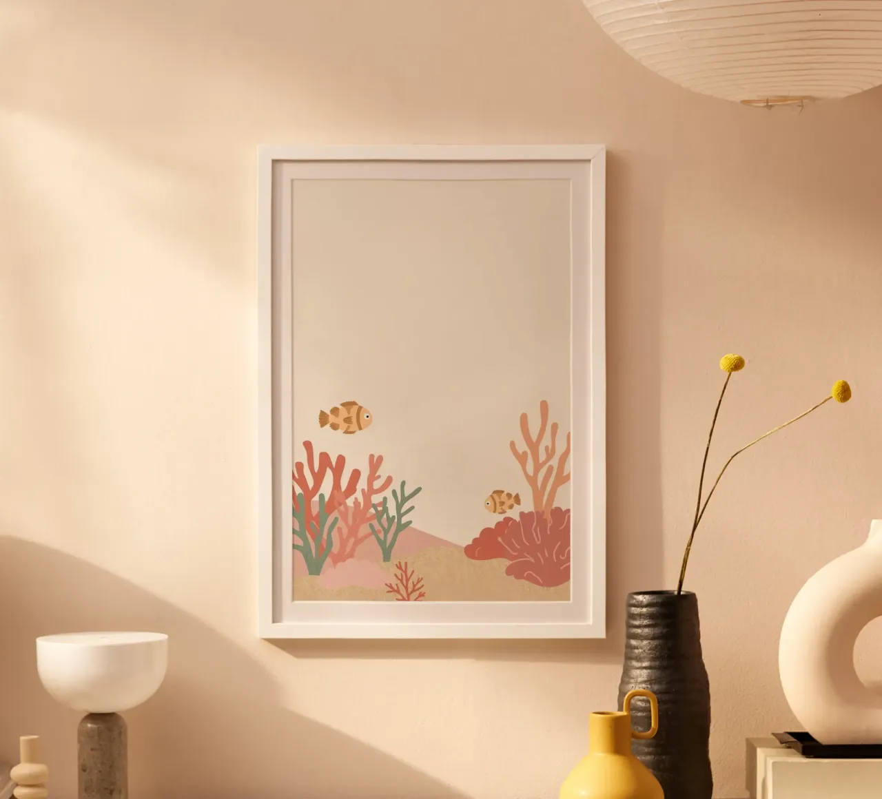 Due simpatici pesci pagliaccio con corallo e fondale marino poster con telaio in alluminio da DesignDoodle