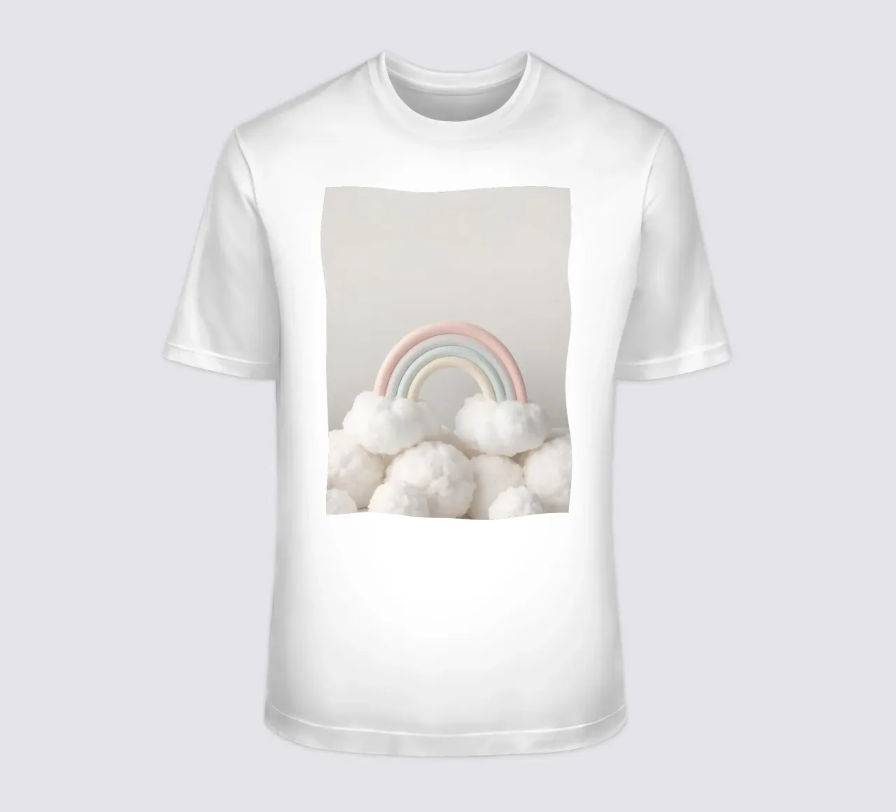 Simpatico arcobaleno pastello con nuvole bianche e soffici t-shirt da DesignDoodle