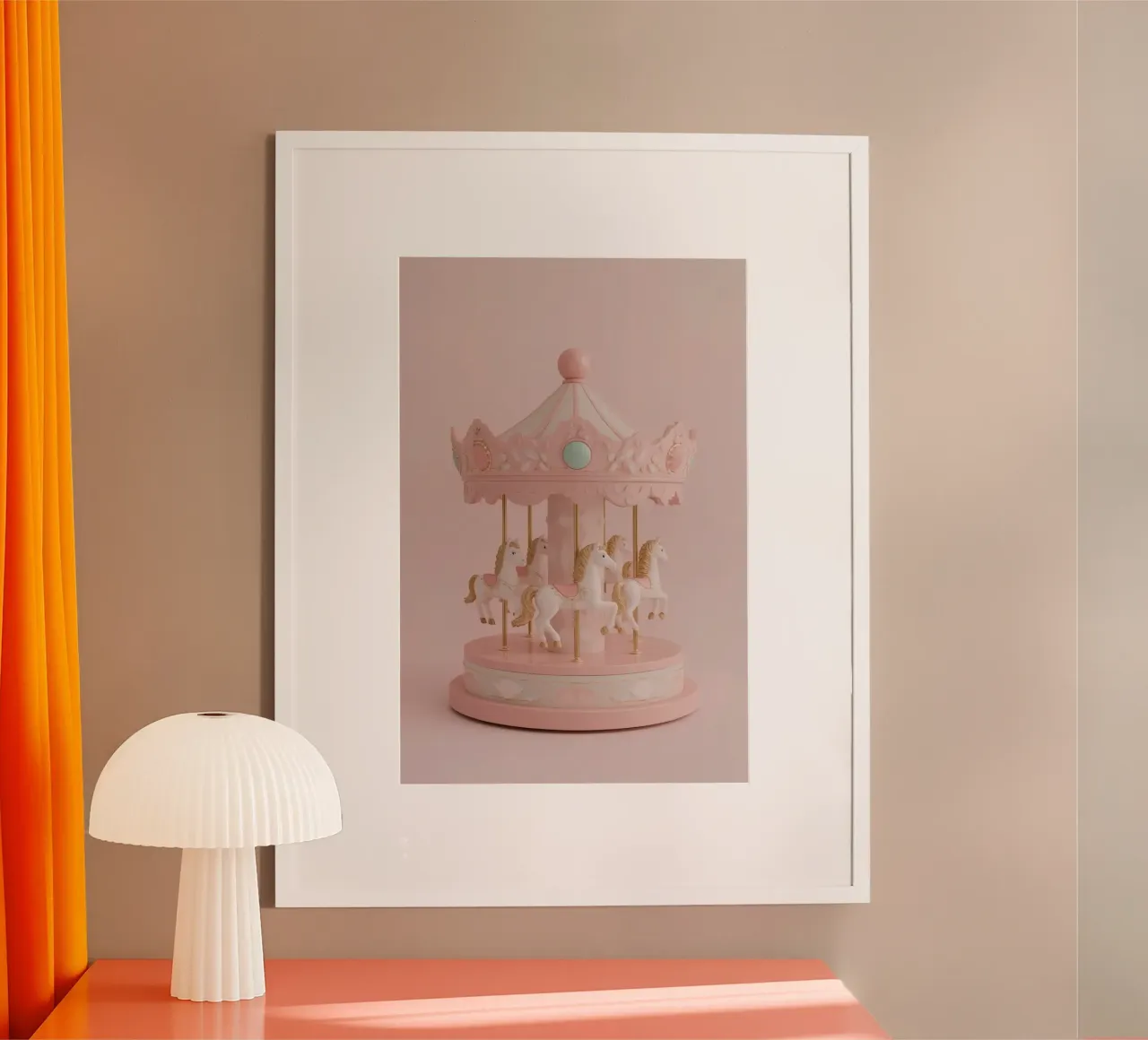Carino il carosello rosa con cavalli bianchi poster con telaio in alluminio da DesignDoodle