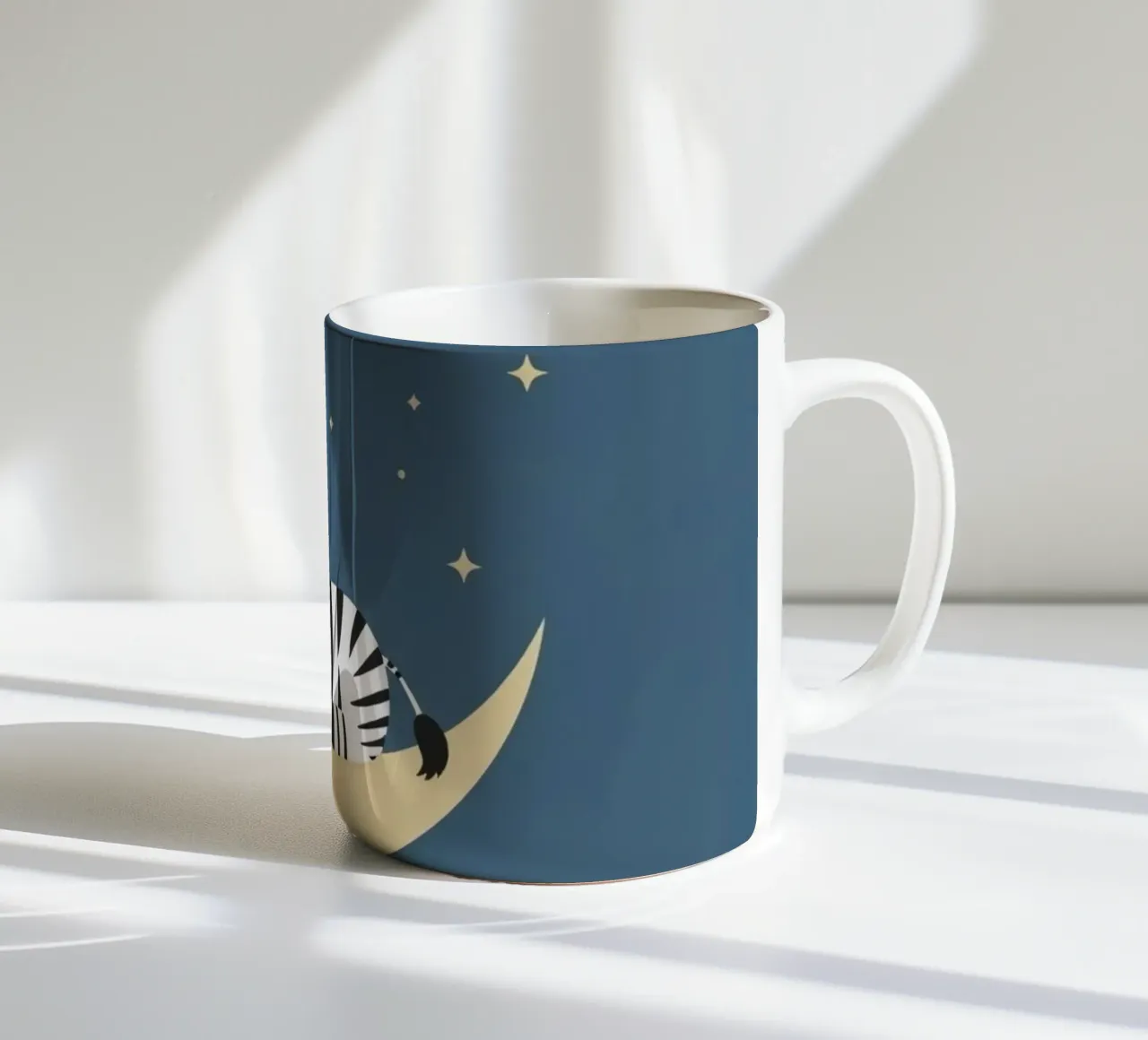 Dormire Zebra carino sulla luna crescente con le stelle tazza in ceramica da DesignDoodle