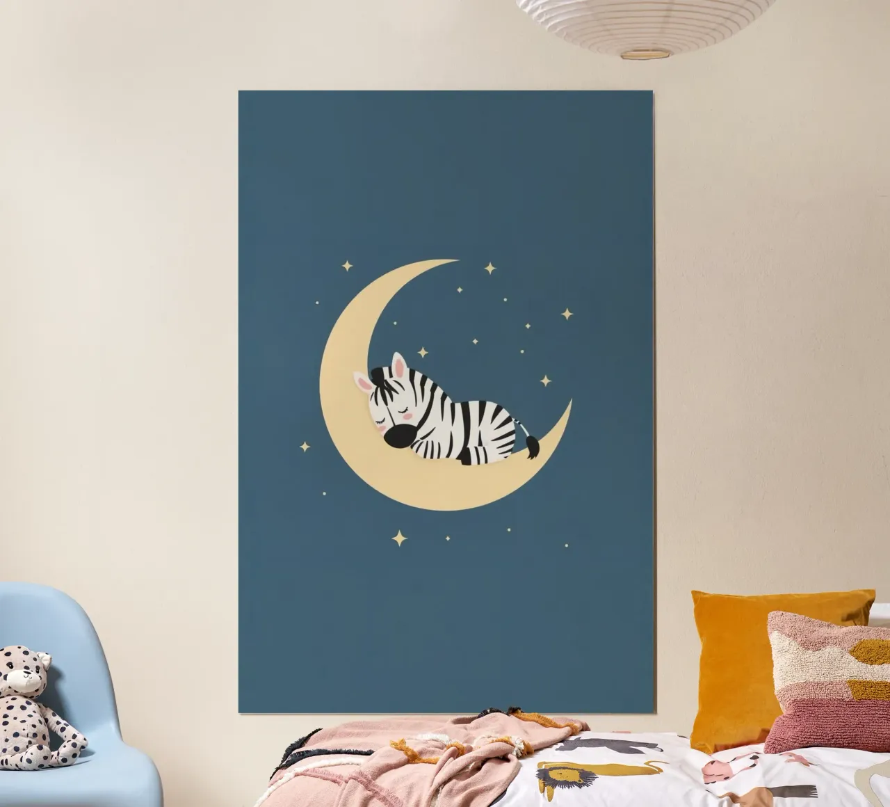 Dormire Zebra carino sulla luna crescente con le stelle poster con telaio in legno da DesignDoodle