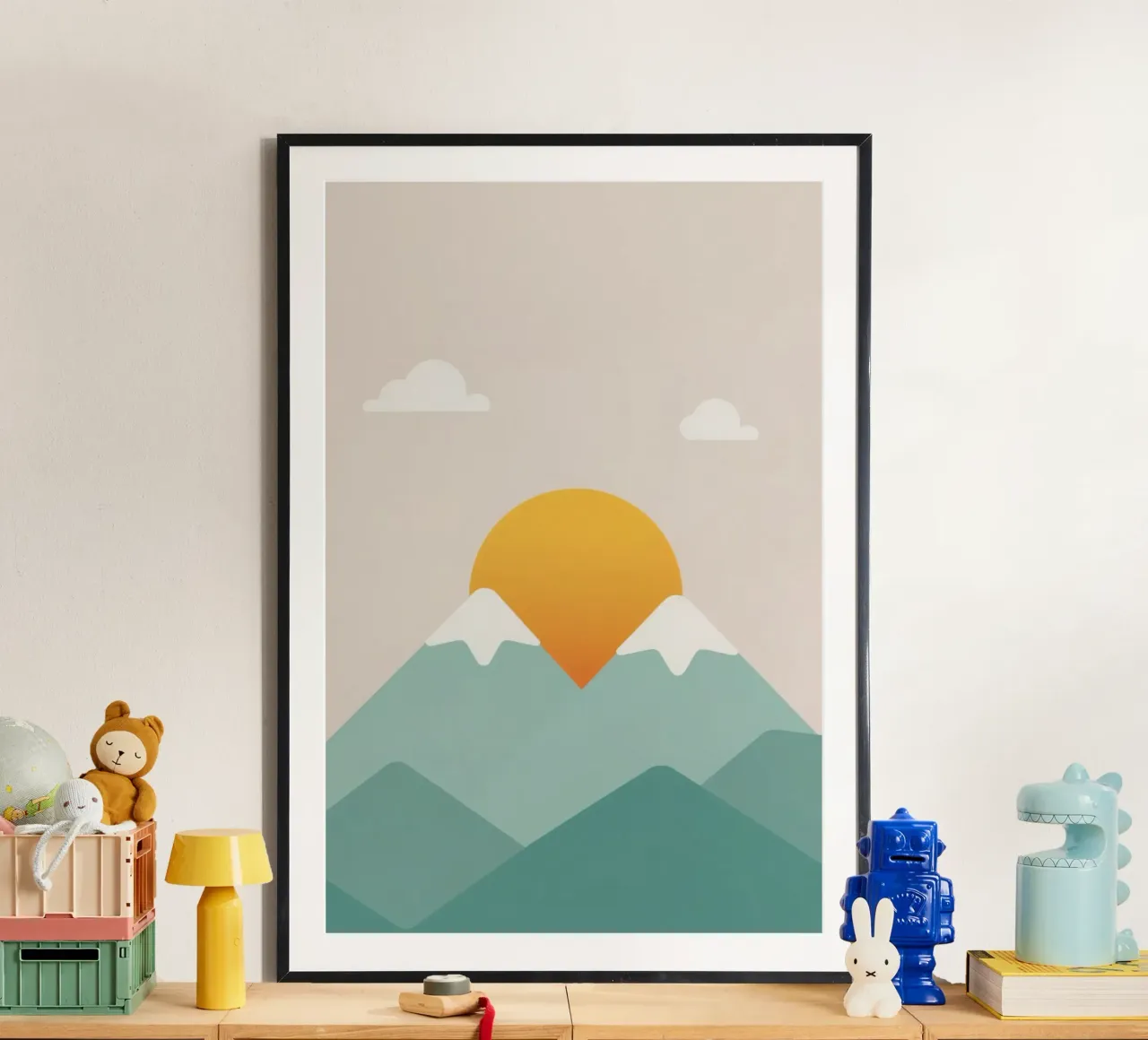Paesaggio stilizzato con montagne, sole e nuvole poster con telaio in alluminio da DesignDoodle