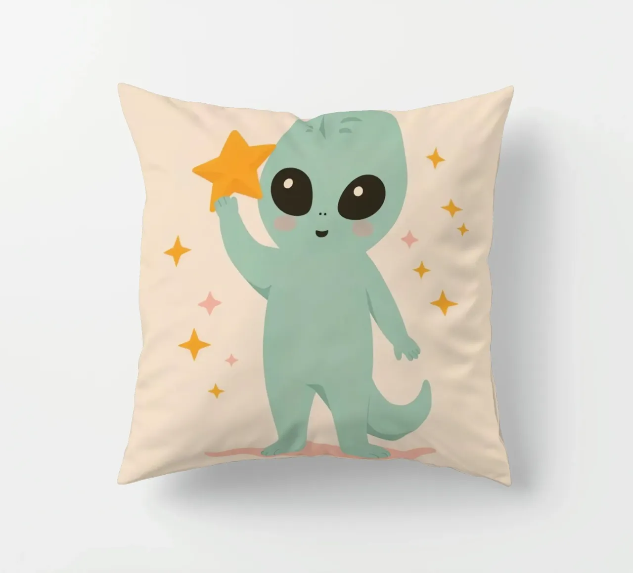 Alien vert mignon tenant une étoile jaune coussin de DesignDoodle