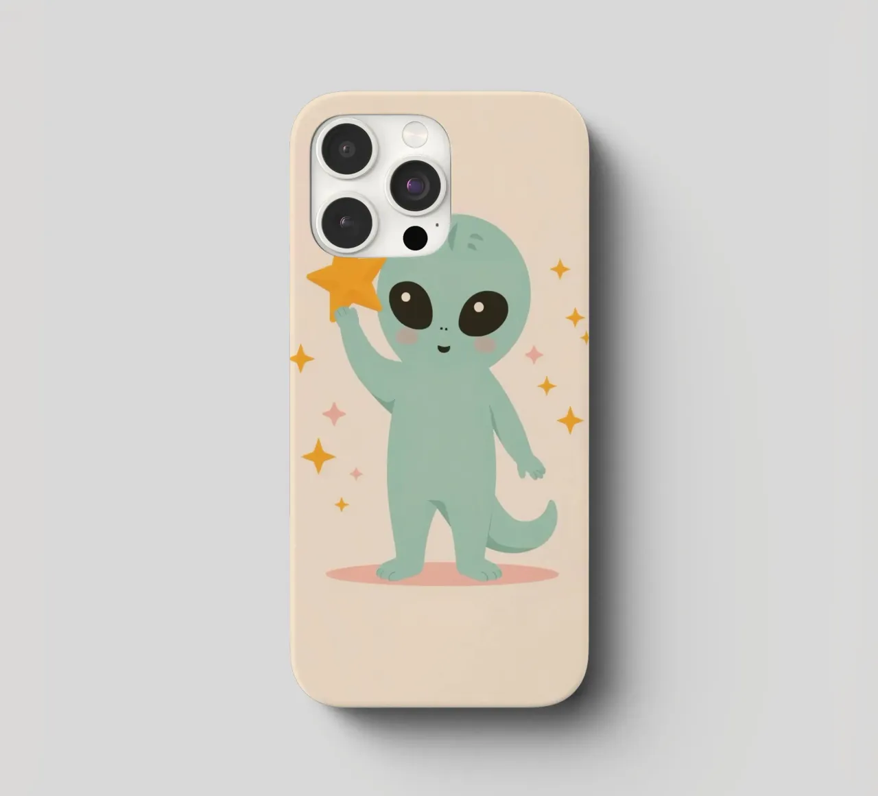 Alien vert mignon tenant une étoile jaune coque iphone de DesignDoodle