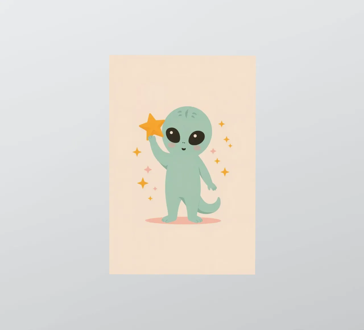 Alien vert mignon tenant une étoile jaune autocollant de DesignDoodle