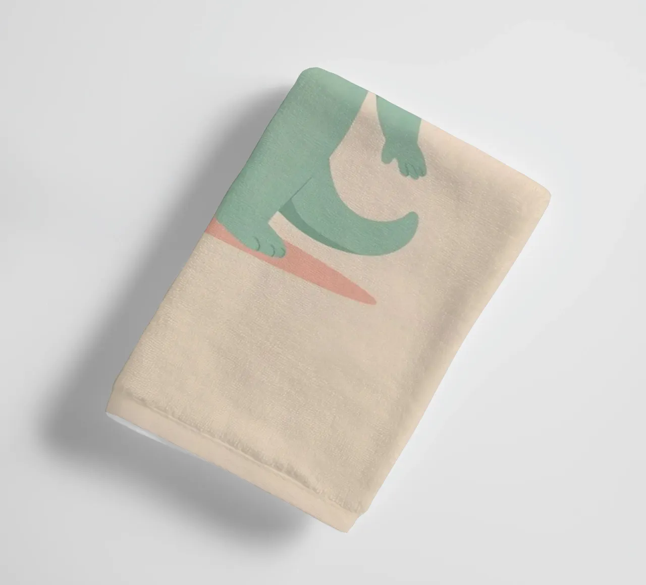 Alien vert mignon tenant une étoile jaune serviette de bain de DesignDoodle