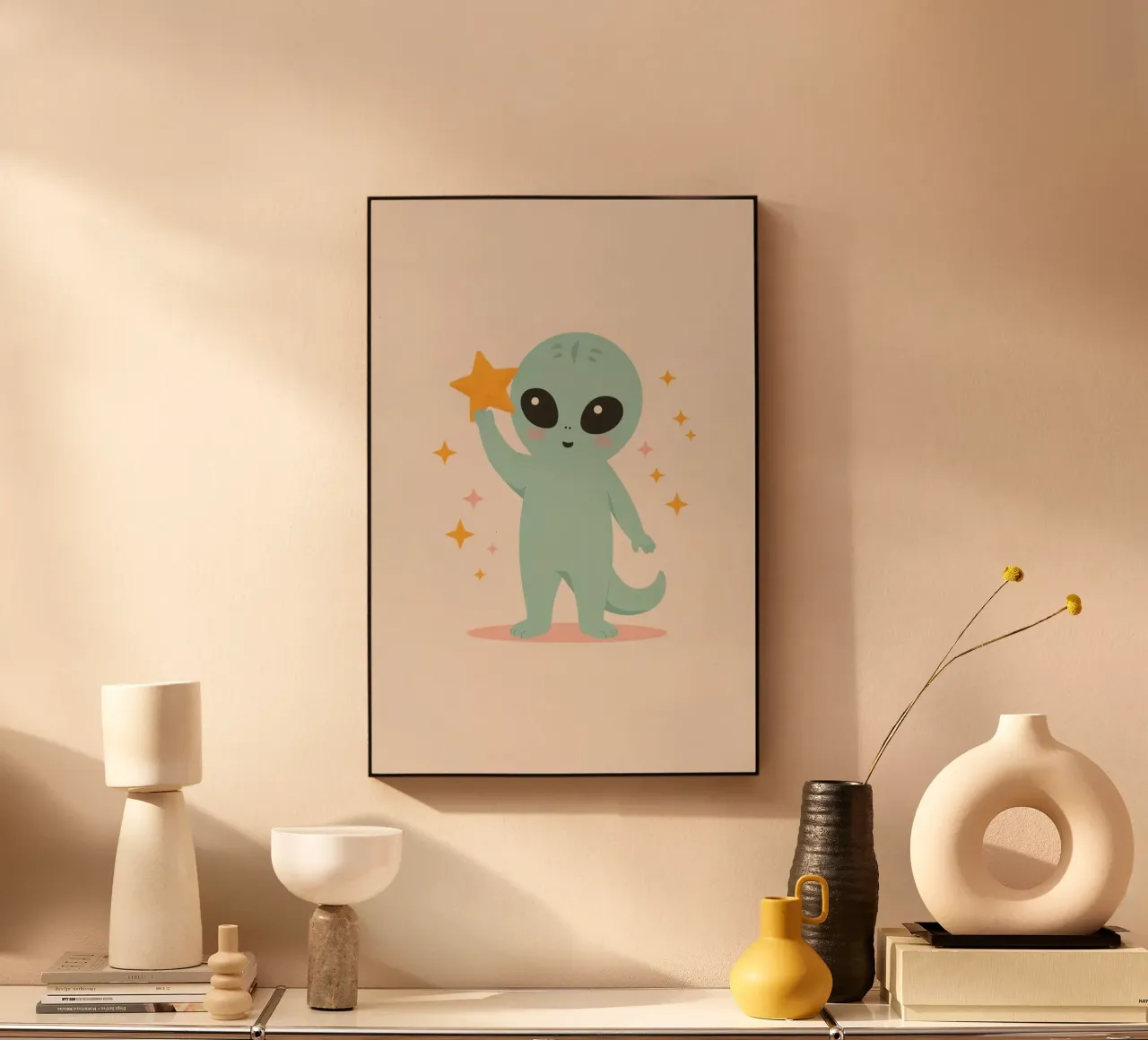 Alien vert mignon tenant une étoile jaune alu dibond de DesignDoodle