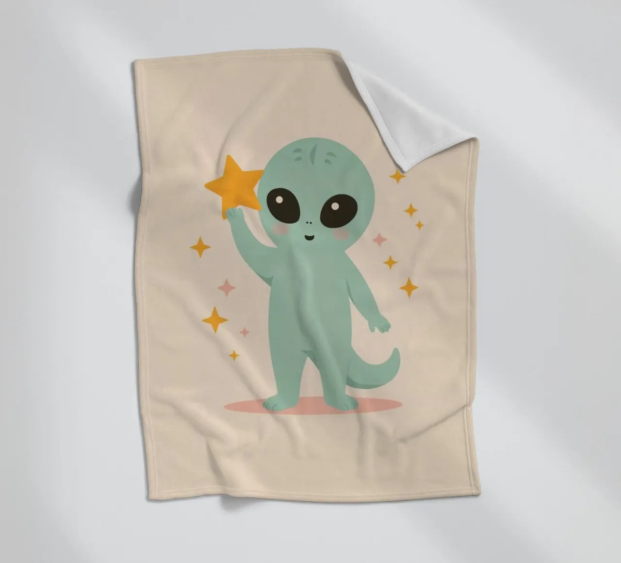 Alien vert mignon tenant une étoile jaune plaid polaire de DesignDoodle