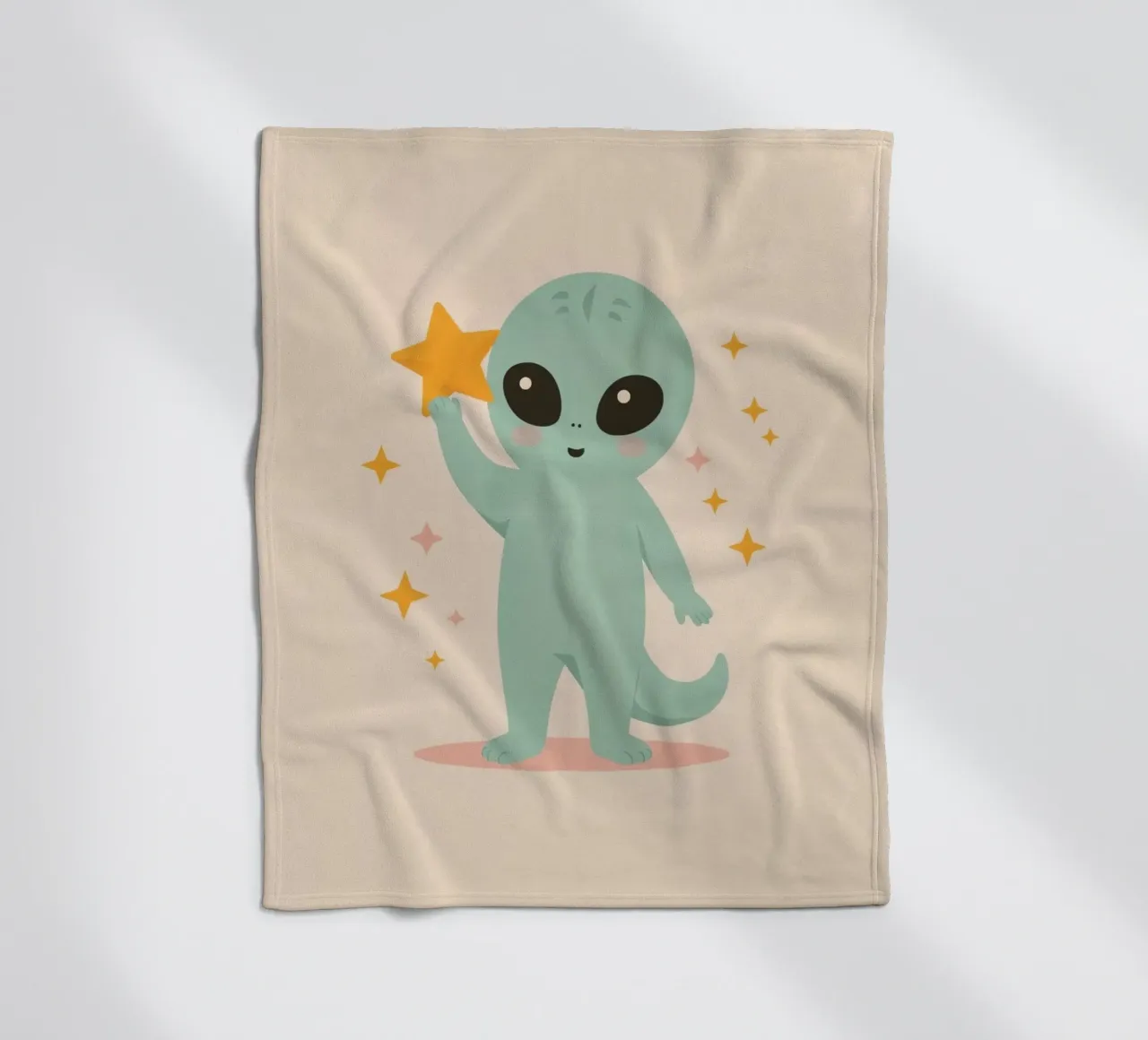 Alien vert mignon tenant une étoile jaune plaid polaire de DesignDoodle