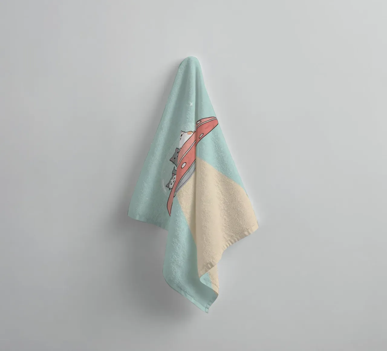 Gatti carini in rosa UFO con fascio di luce asciugamano da bagno da DesignDoodle