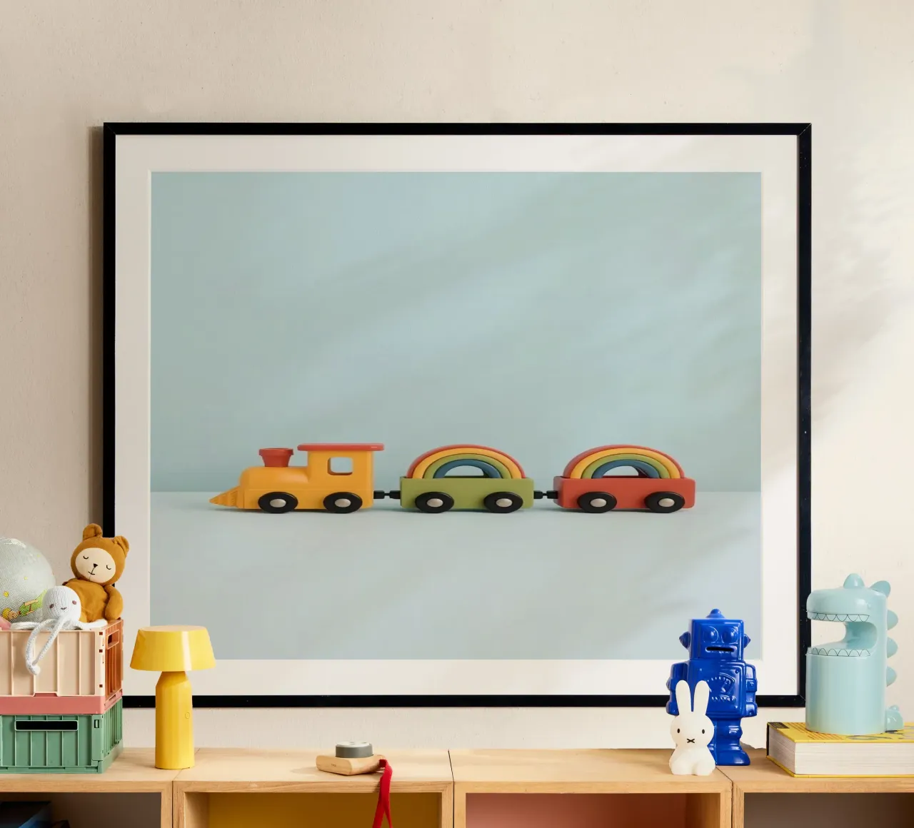 Simpatico trenino giocattolo con archi arcobaleno poster da DesignDoodle