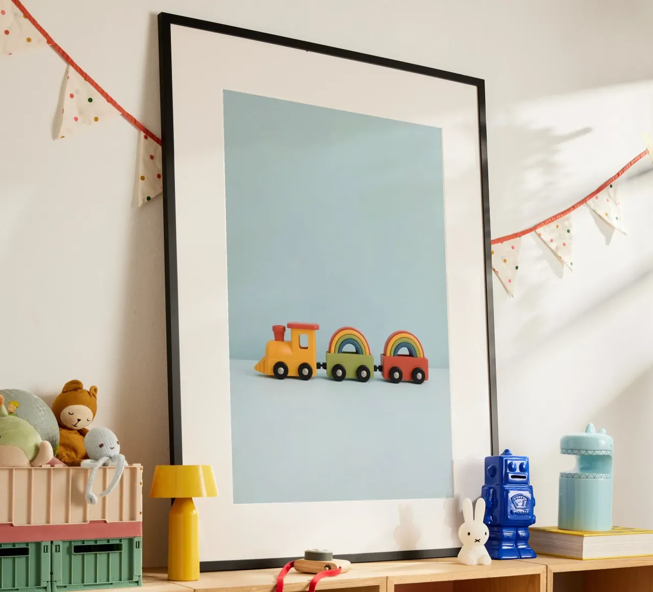 Simpatico trenino giocattolo con archi arcobaleno poster da DesignDoodle