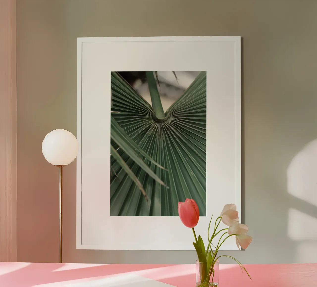 Picciolo della palma poster con telaio in alluminio da Earthly Visions