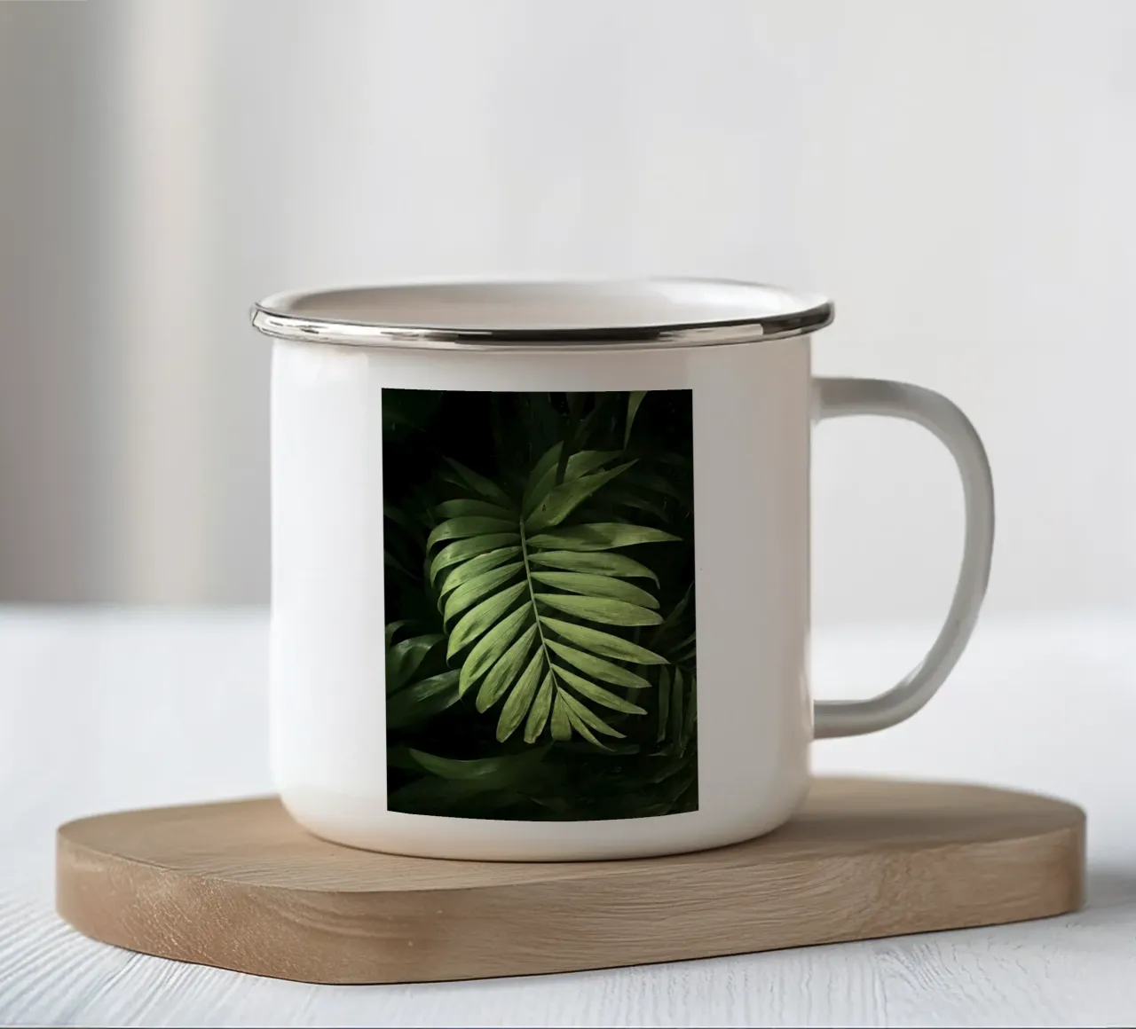 Foglia di rattan tazza in smalto da Earthly Visions