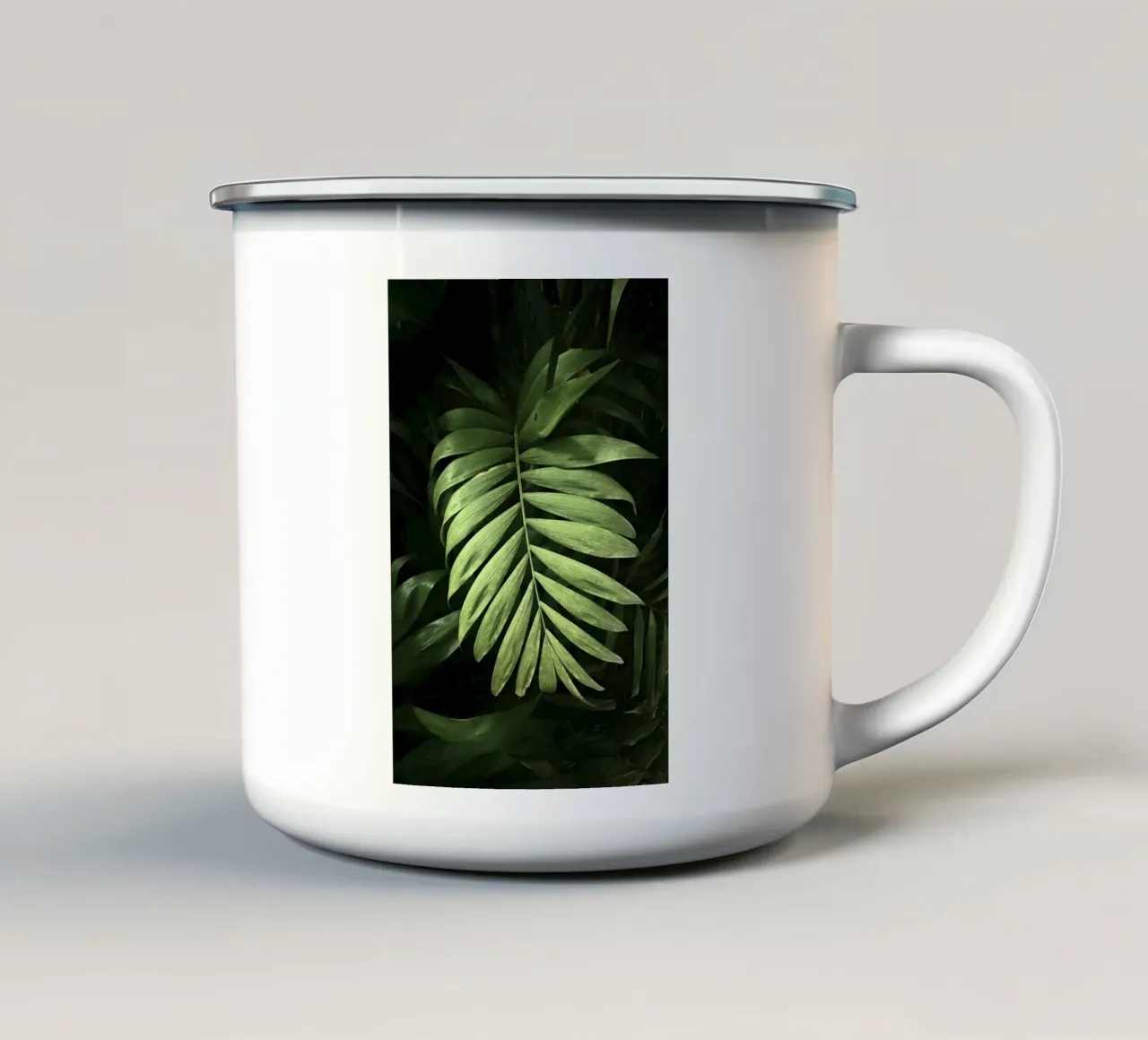 Foglia di rattan tazza in smalto da Earthly Visions