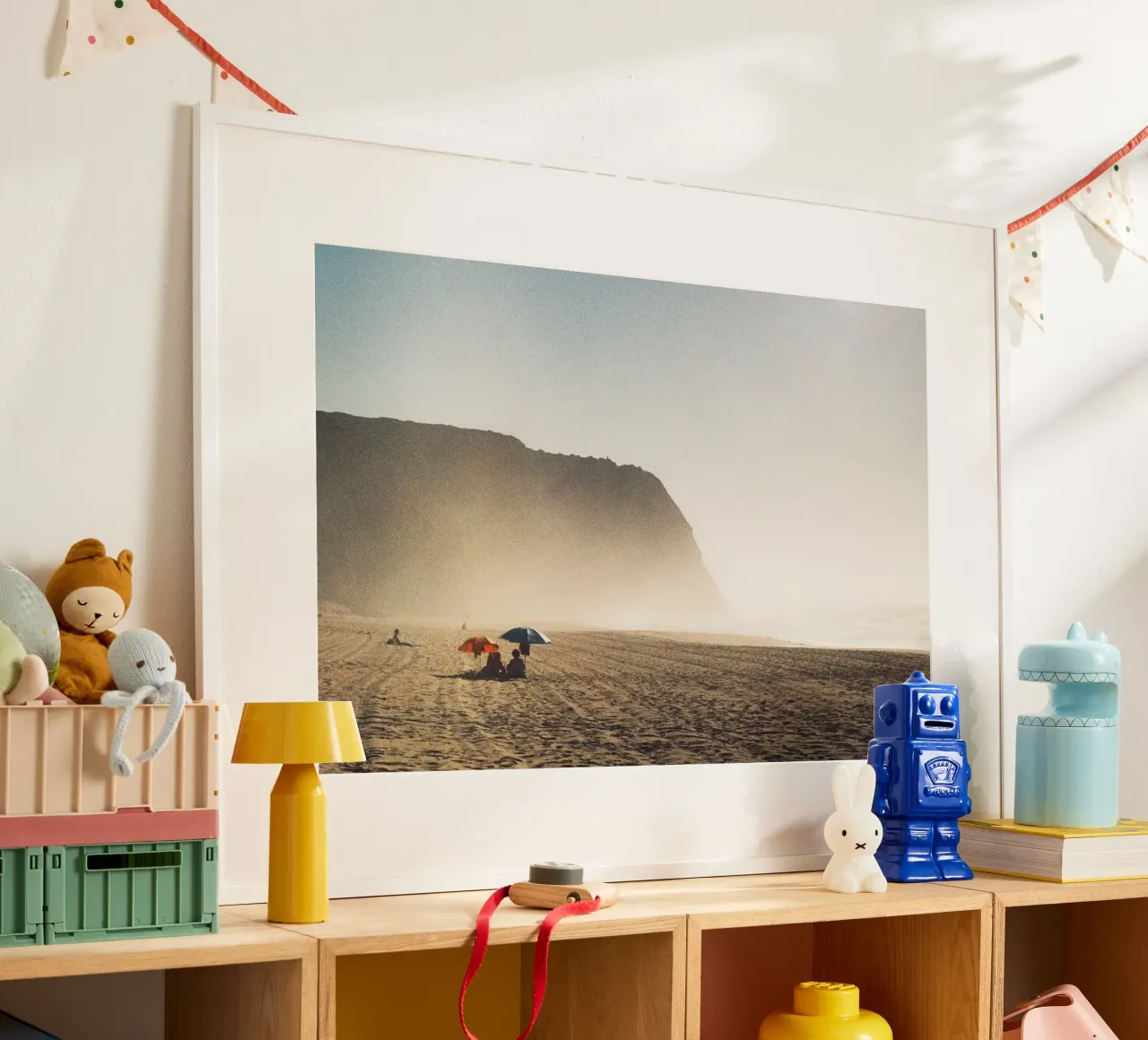 Spiaggia nebbiosa poster con telaio in plastica da Mane