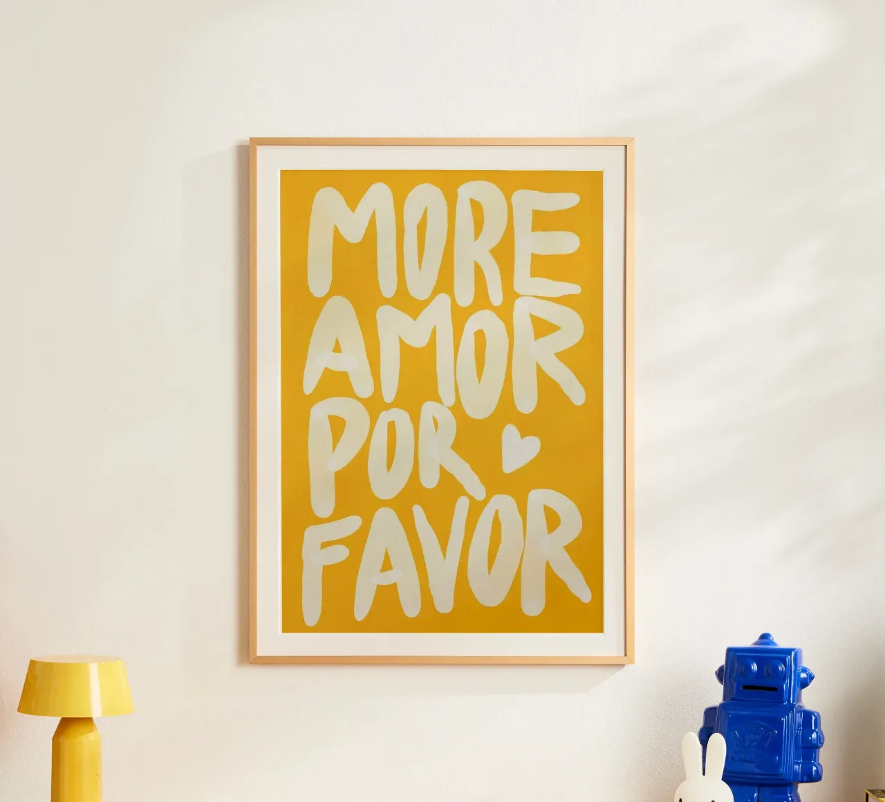 more amor for favor in yellow poster con telaio in legno da firmana