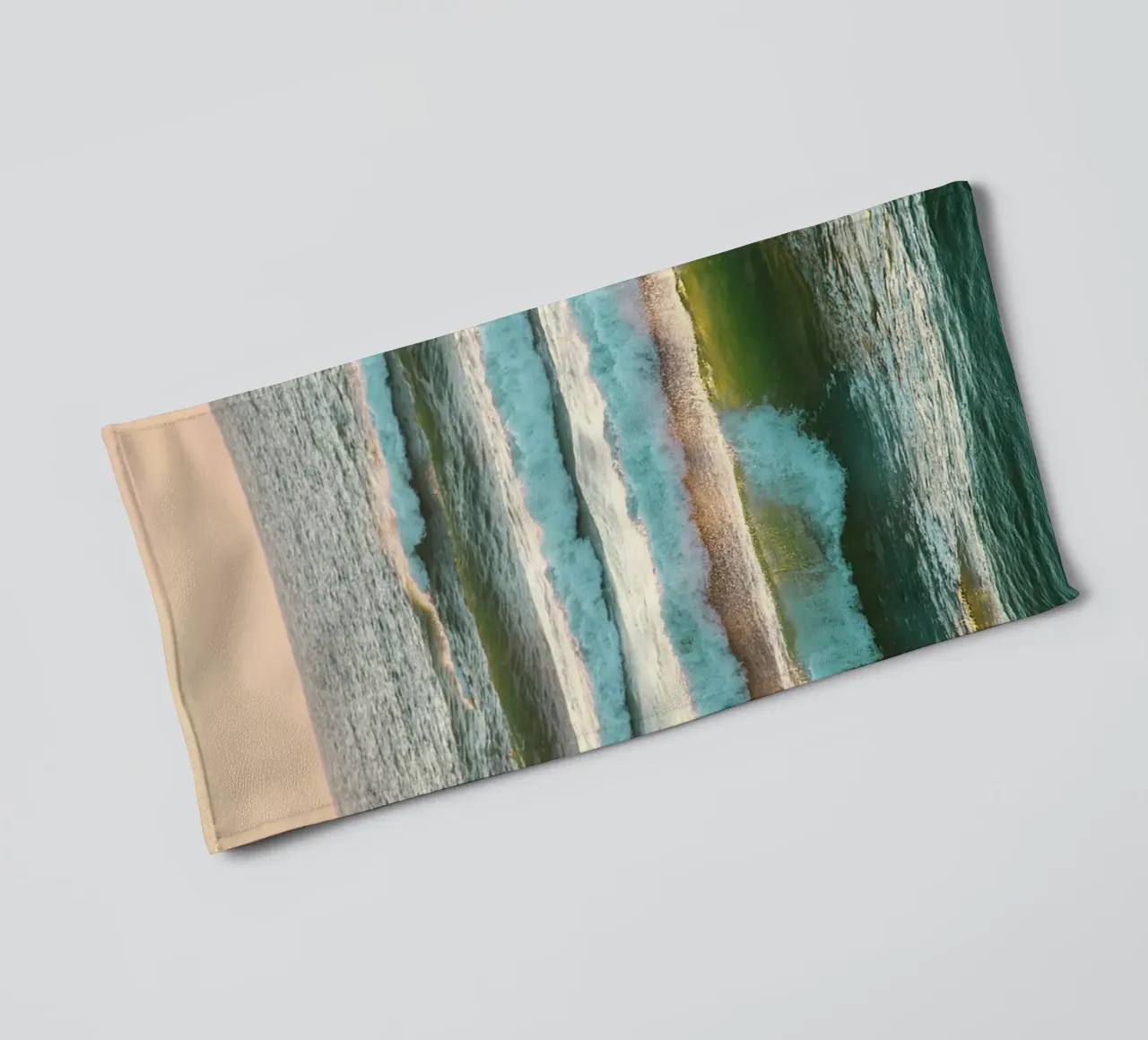 Rolling Waves – Fine Art Print Handtuch von jay