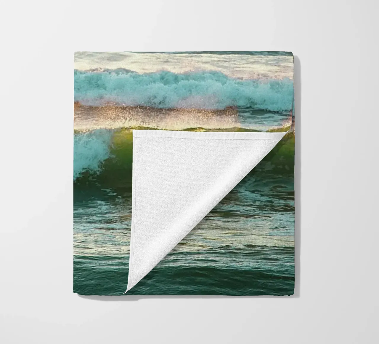 Rolling Waves – Fine Art Print Strandtuch von jay