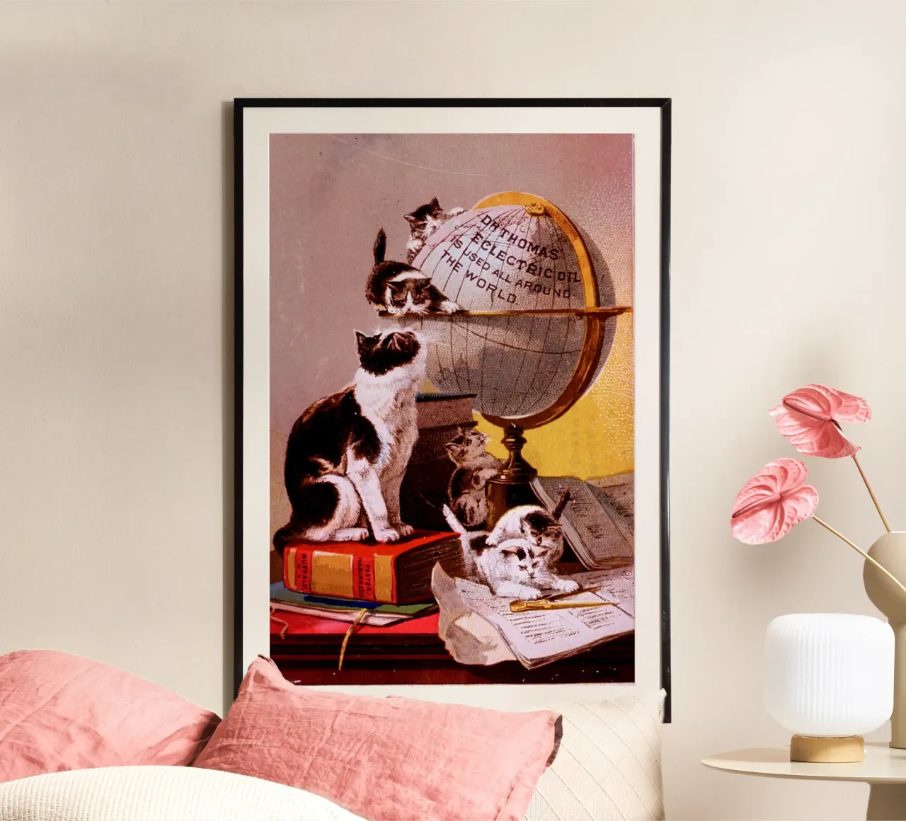 mother cat and her five kittens poster con telaio in alluminio da vintageshop