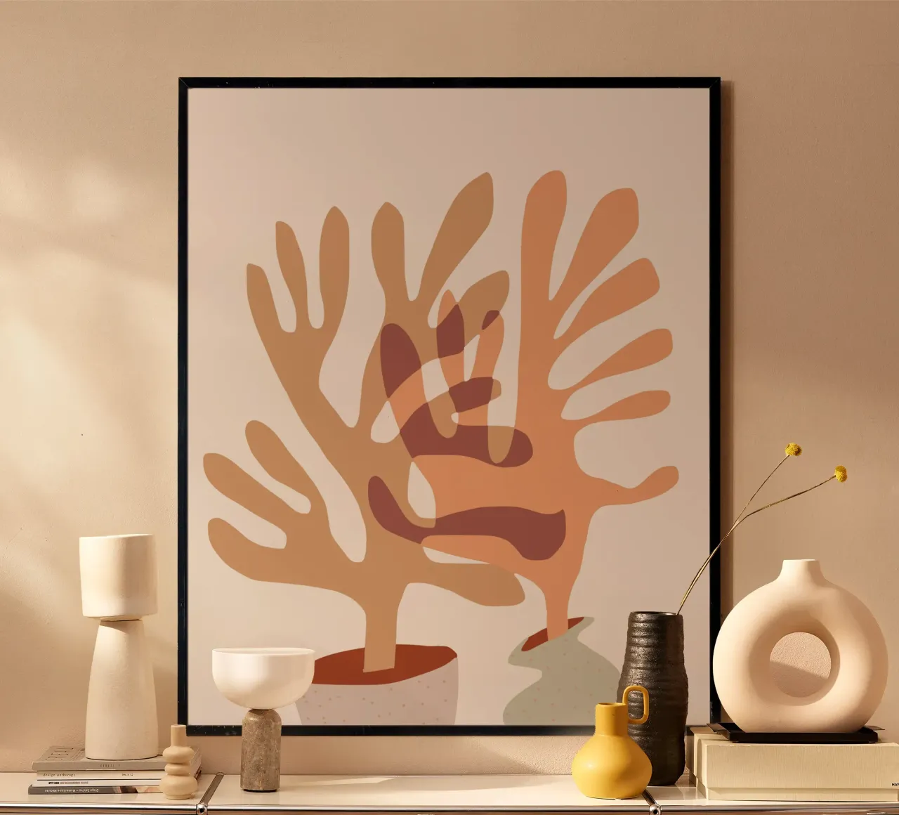 Pianta in vaso di corallo poster con telaio in alluminio da Little Dean