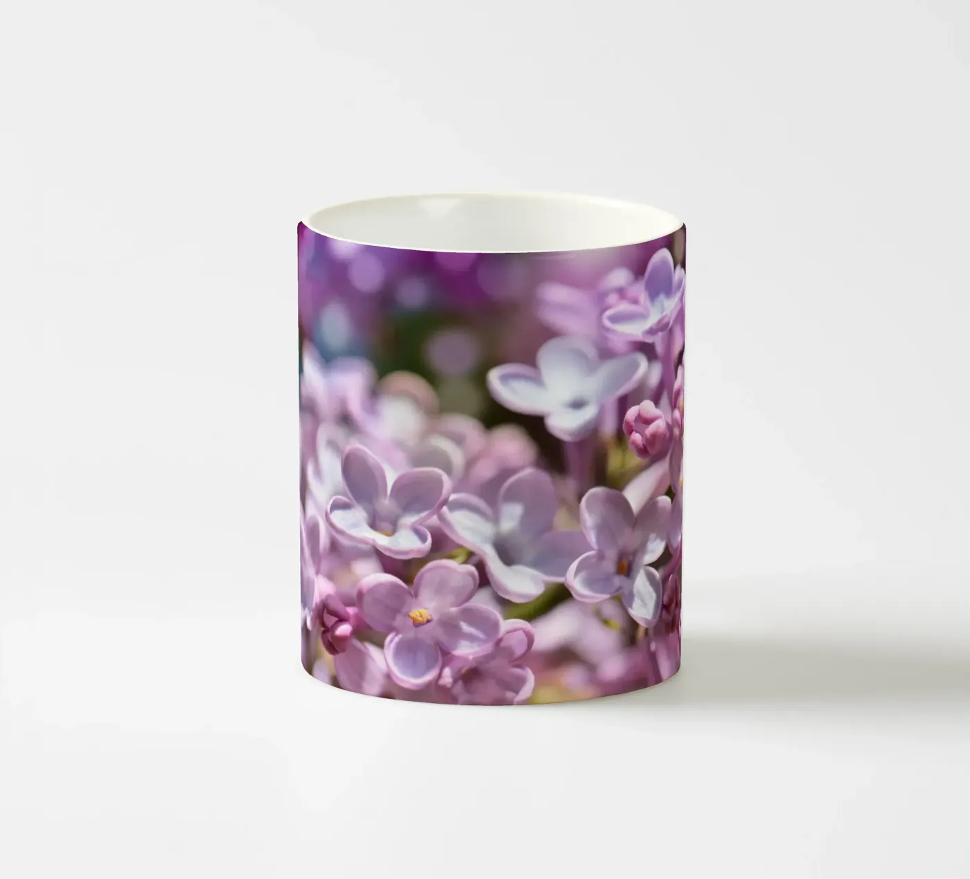 Lilac ceramic mug by Atteloi
