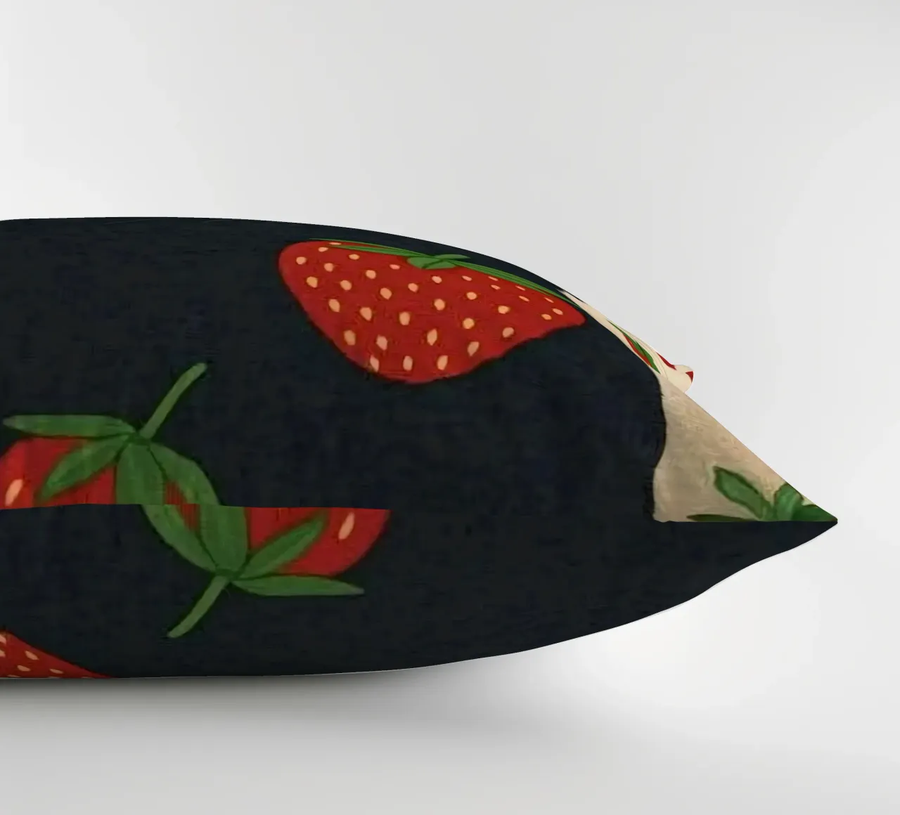 cat with strawberry shape cuscino da comura