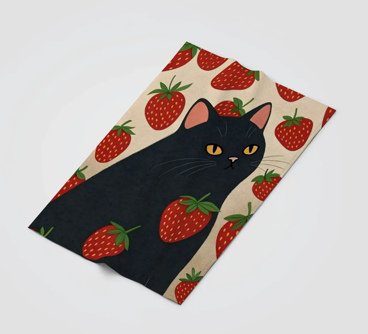 cat with strawberry shape coperta in pile da comura