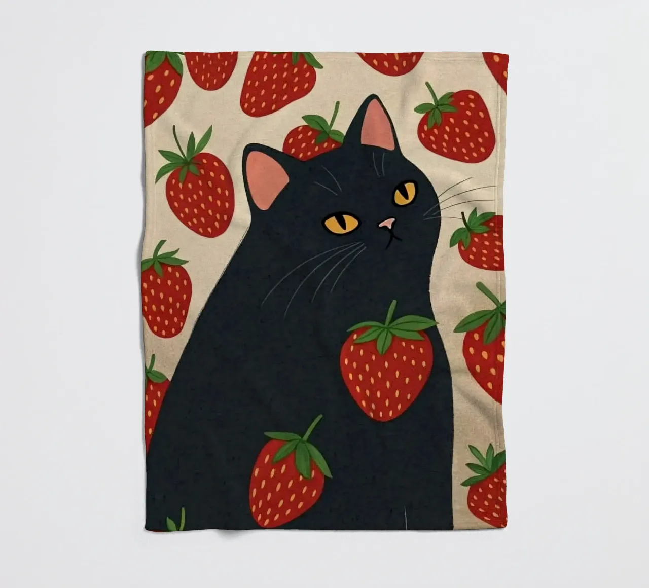 cat with strawberry shape coperta in pile da comura