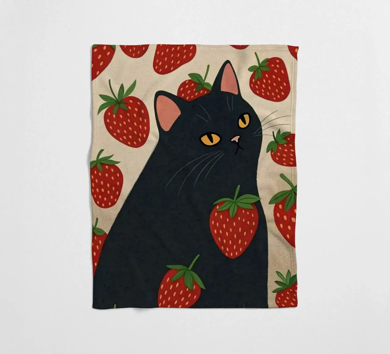 cat with strawberry shape coperta in pile da comura