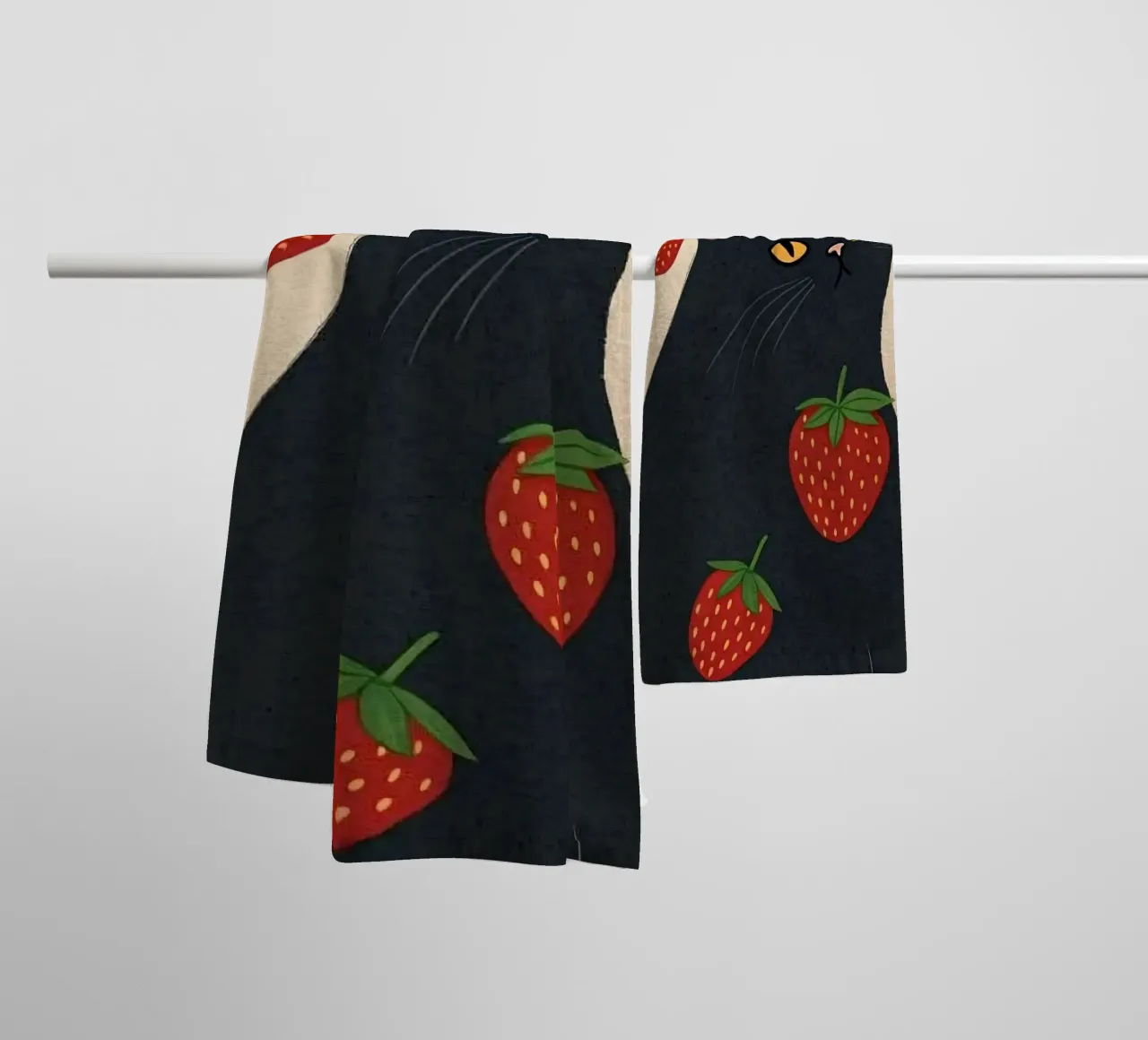 cat with strawberry shape asciugamano da bagno da comura