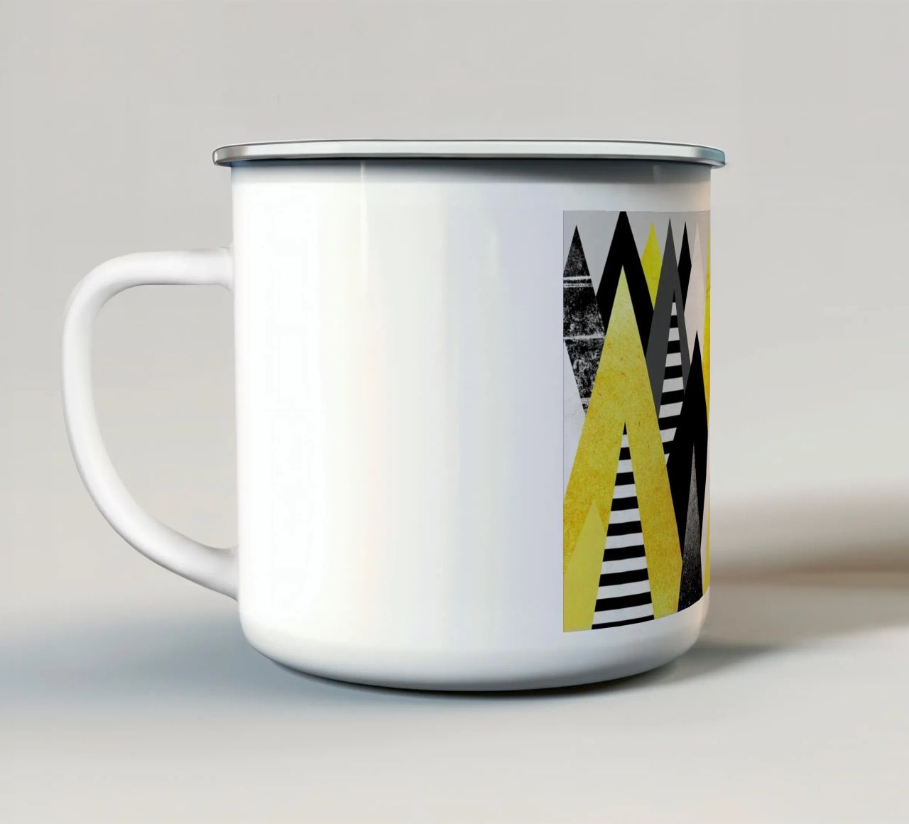 Yellow Peaks tazza in smalto da Elisabeth Fredriksson