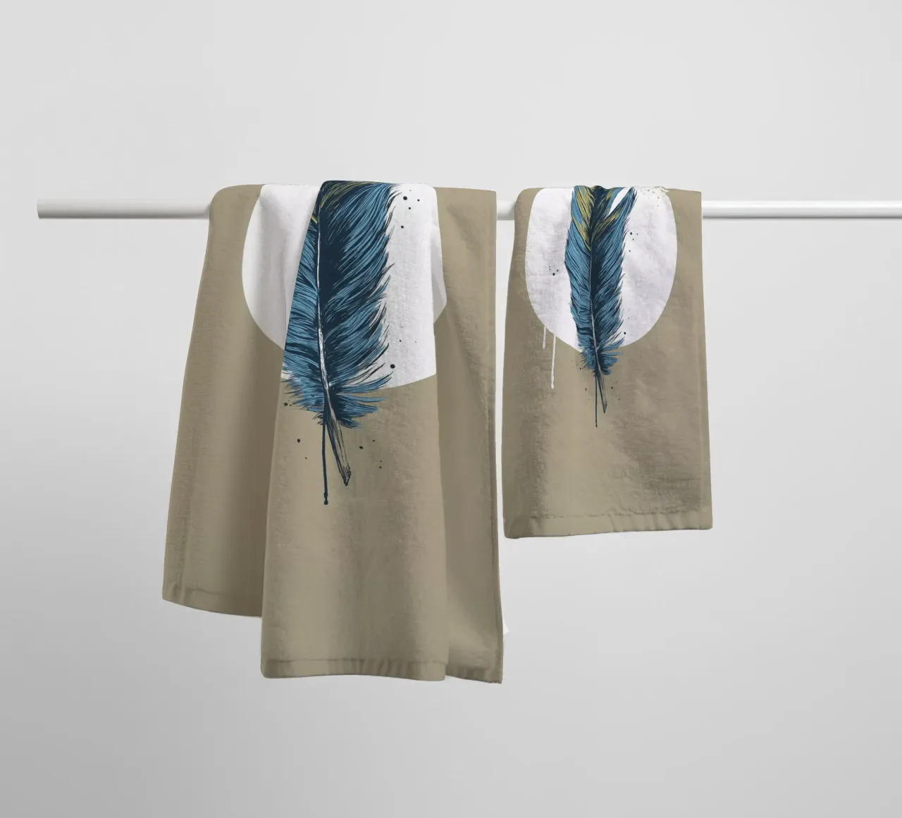 Feather in a circle III asciugamano da bagno da Balazs Solti