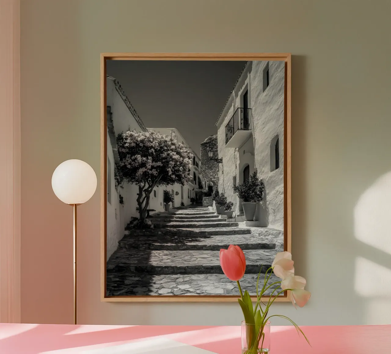 Ibiza Alleyway tela con Cornice a cassetta da Mononoir