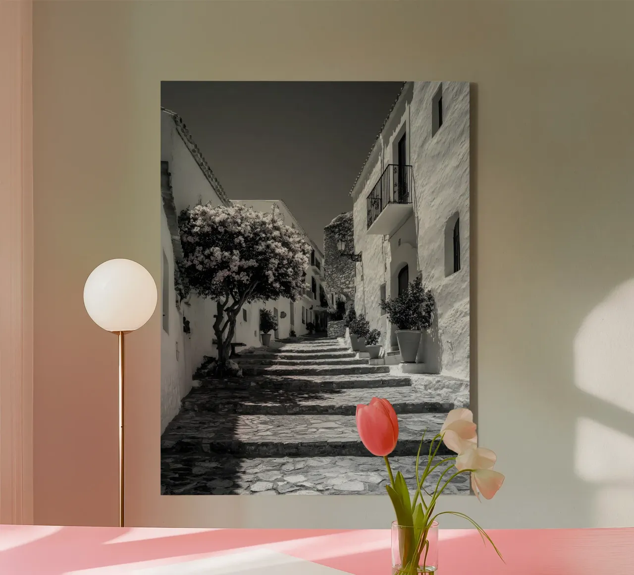 Ibiza Alleyway tela con Cornice a cassetta da Mononoir
